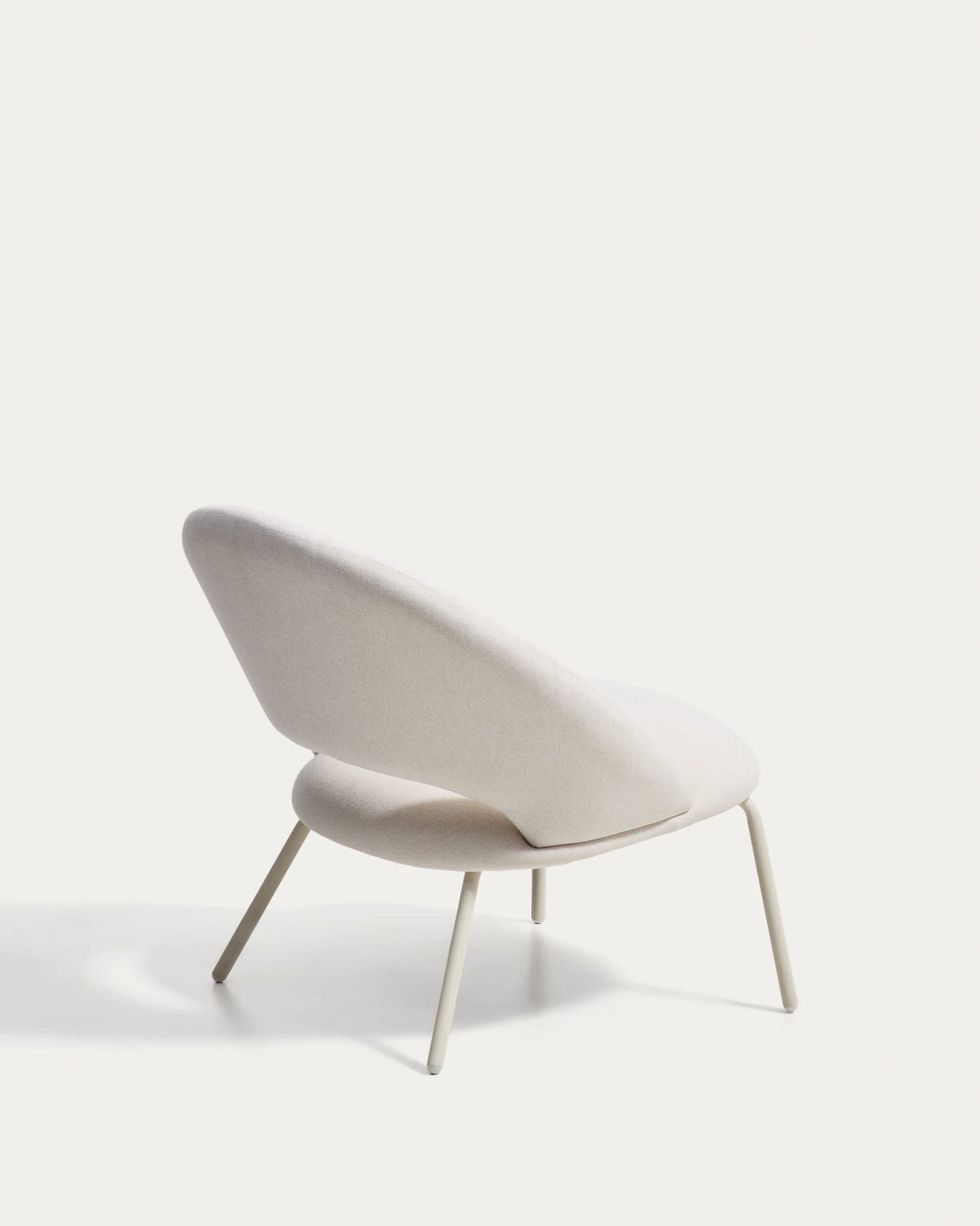 Poltrona Bonali in ciniglia beige con gambe in metallo beige FSC Mix Credit