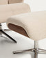 Poltrona girevole reclinabile con poggiapiedi Toriel in micro bouclé beige con gambe in alluminio FSC Mix Credit