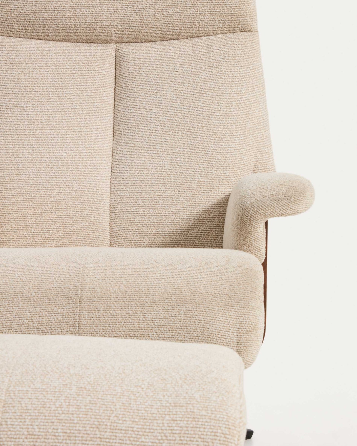 Poltrona girevole reclinabile con poggiapiedi Toriel in micro bouclé beige con gambe in alluminio con finitura nera FSC Mix Credit