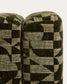 Poggiapiedi Nedilo quadrato in tessuto jacquard con motivo geometrico verde muschio FSC Mix Credit