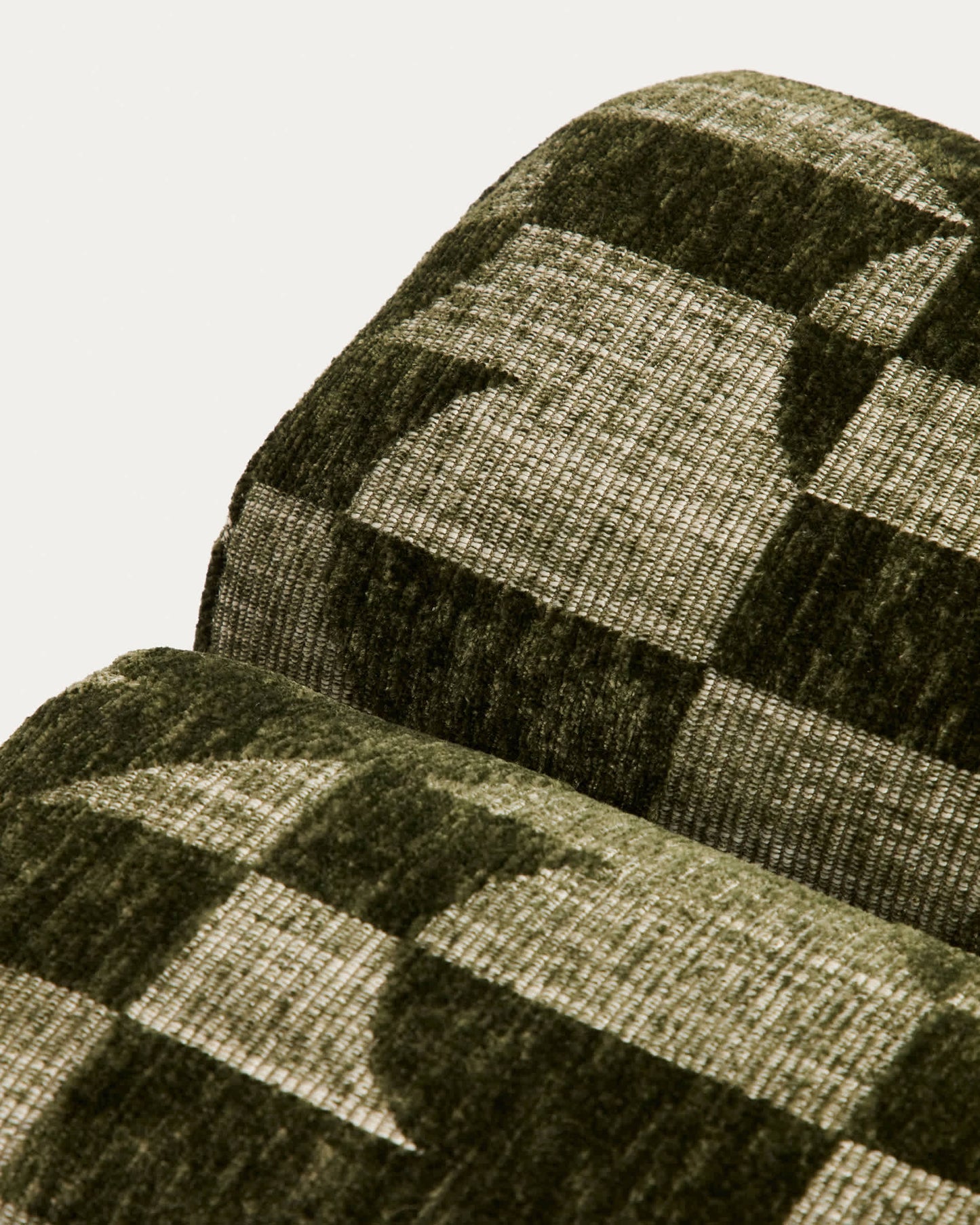 Poggiapiedi Nedilo quadrato in tessuto jacquard con motivo geometrico verde muschio FSC Mix Credit