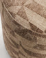 Poggiapiedi rotondo Nedilo in tessuto jacquard con motivo geometrico taupe FSC Mix Credit