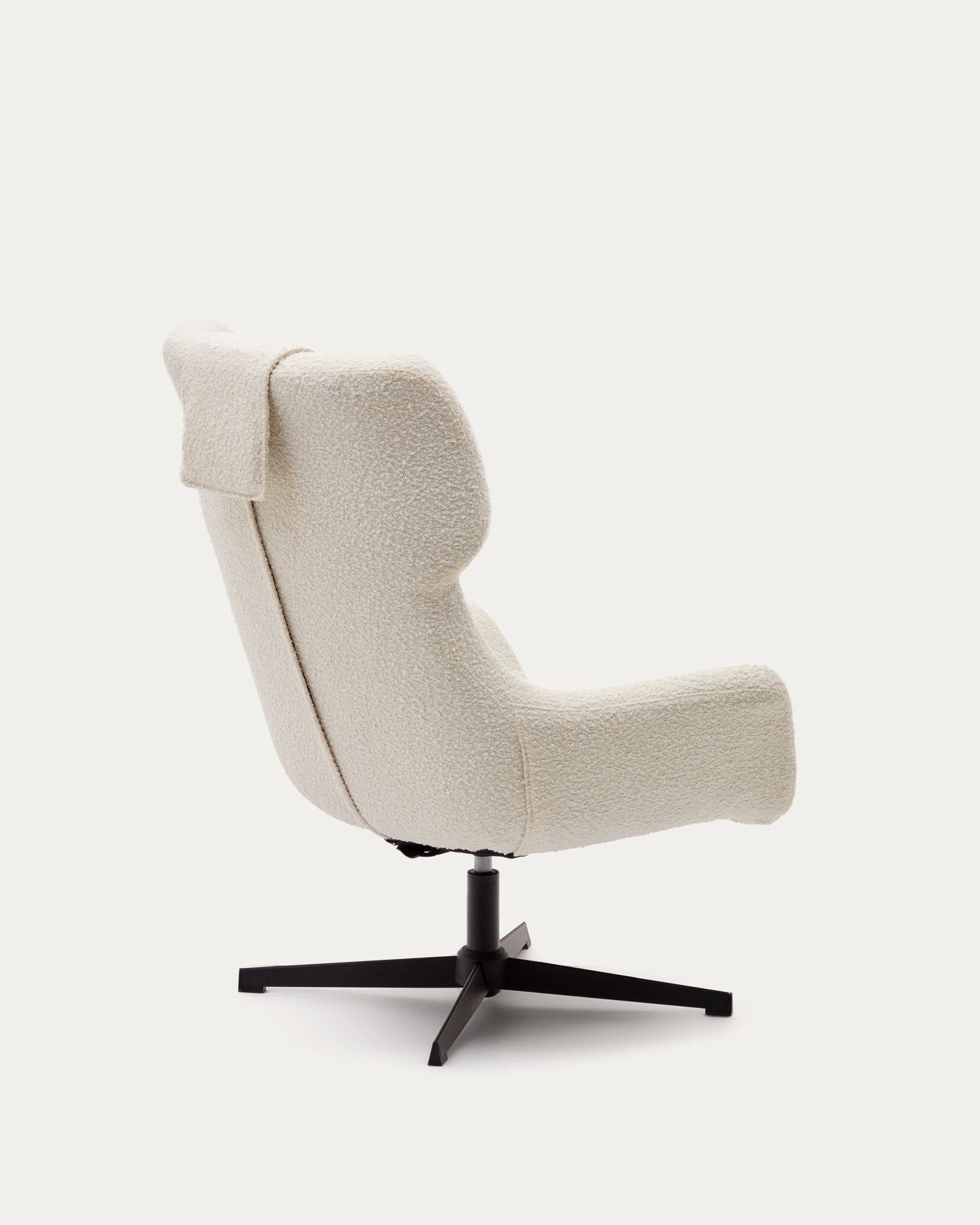 Poltrona girevole con braccioli Zalina di tessuto bouclé bianco e acciaio con finitura nera