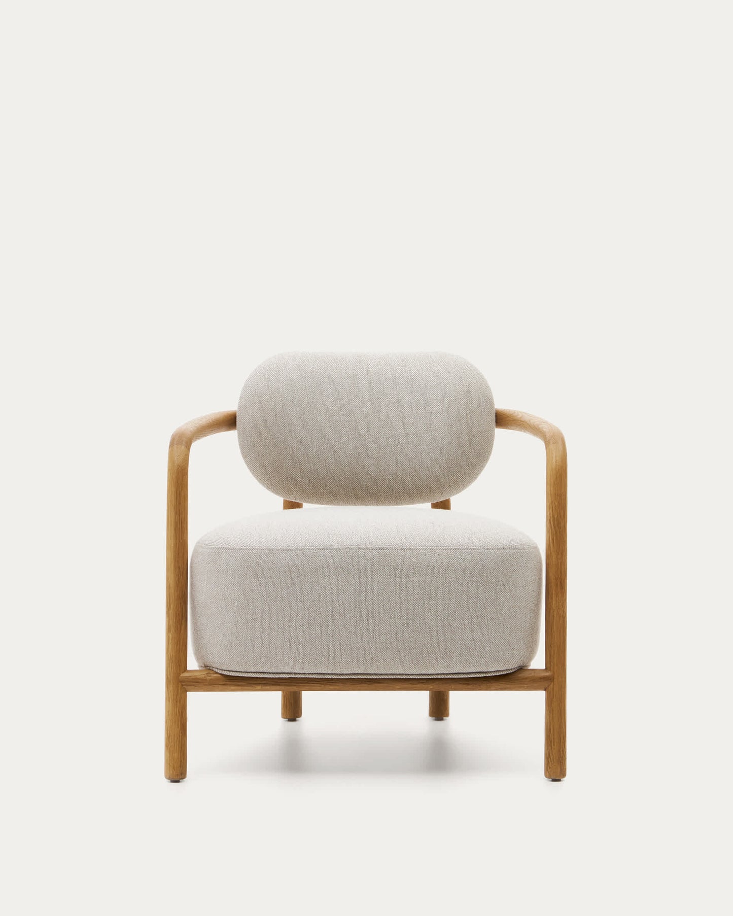 Poltrona Melqui beige di legno massiccio di rovere con finitura naturale