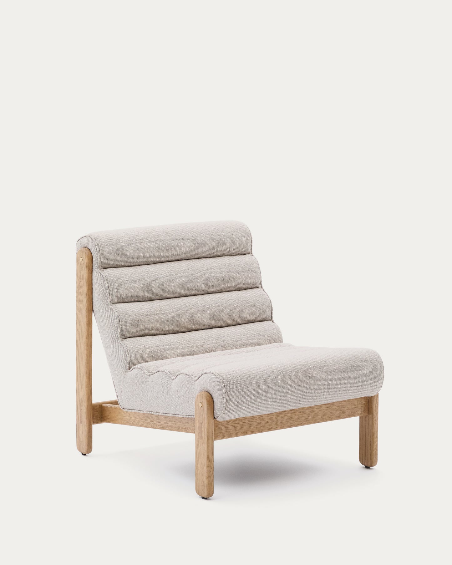 Poltrona Magira beige in rovere massiccio con finitura naturale