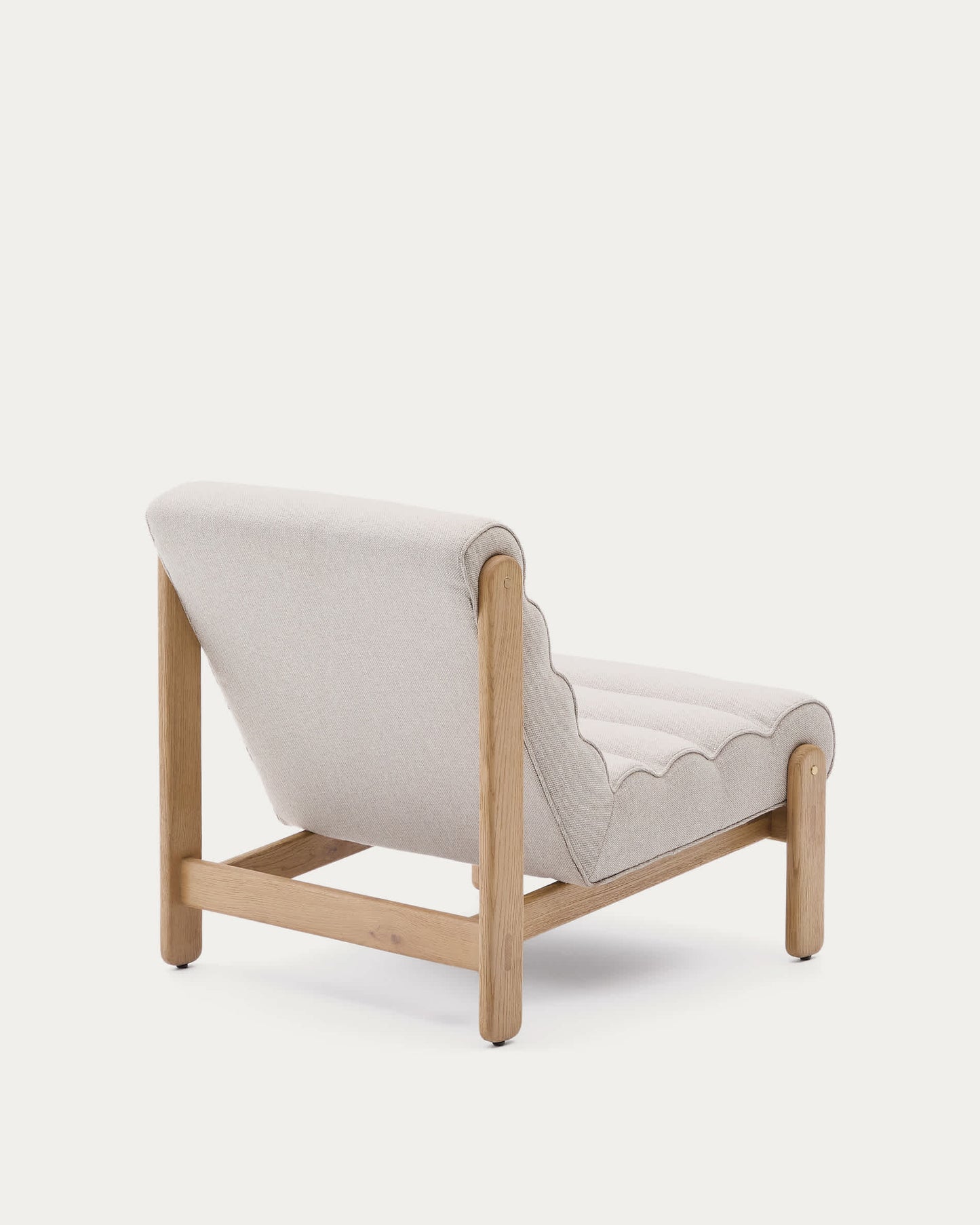 Poltrona Magira beige in rovere massiccio con finitura naturale
