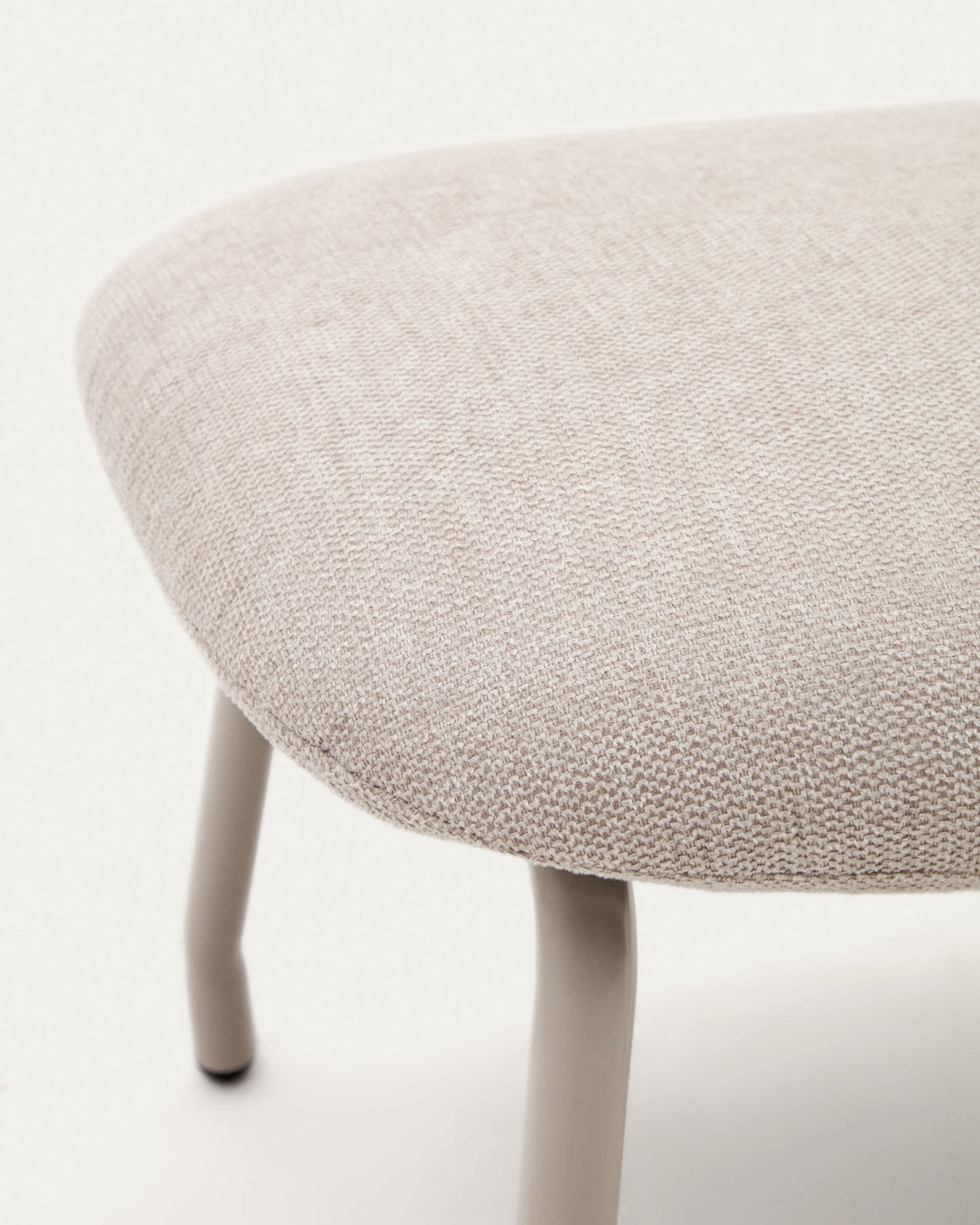 Poggiapiedi Belina in ciniglia beige e acciaio con finitura beige FSC 100%