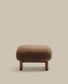 Poggiapiedi Nema bouclé topo piedi legno massello frassino finitura naturale 65x55,4cm FSC 100%