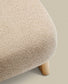 Poggiapiedi Nema ciniglia beige piedi legno massello frassino finitura naturale 65x55,4cm FSC 100%
