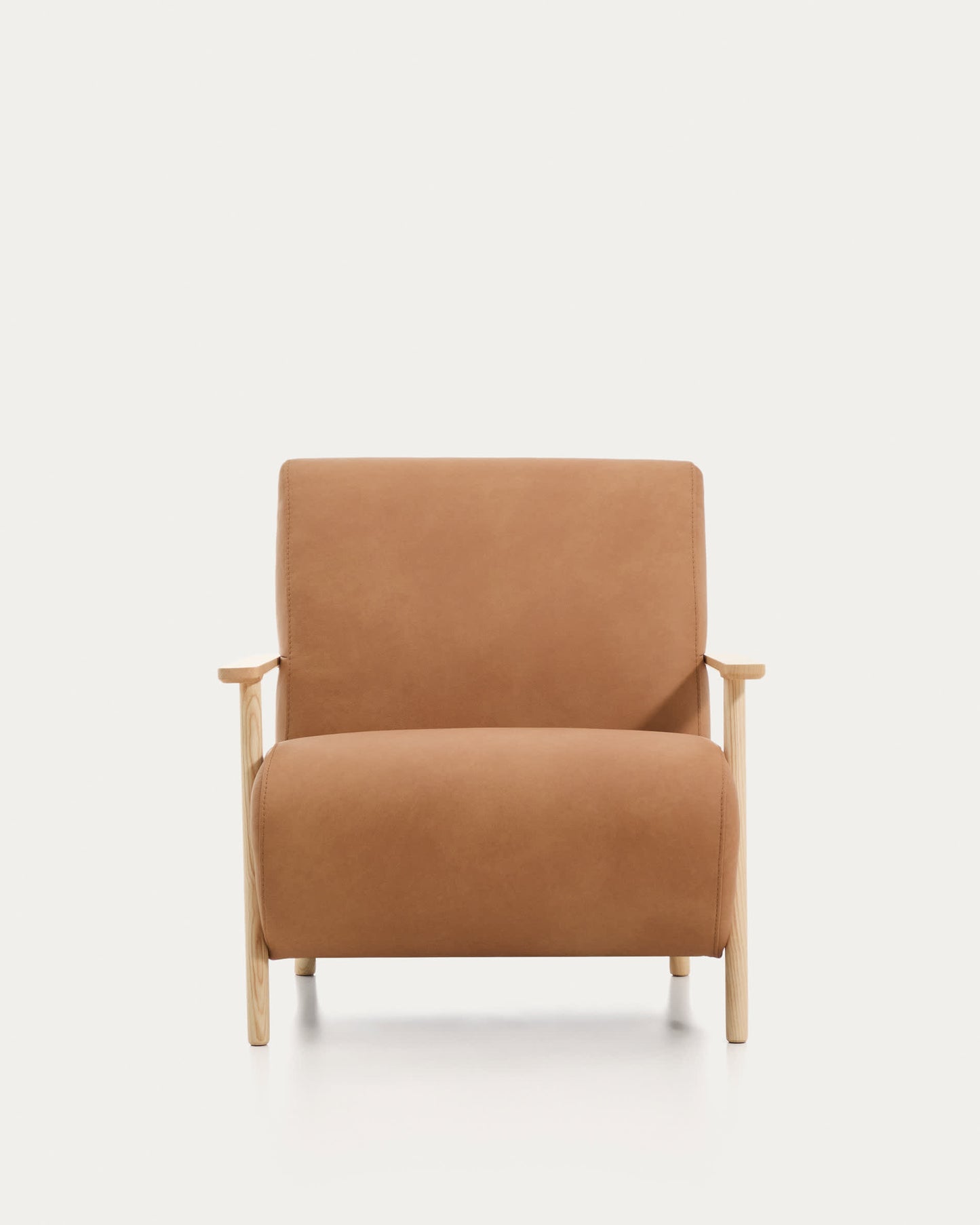 Poltrona Meghan in pelle marrone e frassino massiccio con finitura naturale FSC Mix Credit