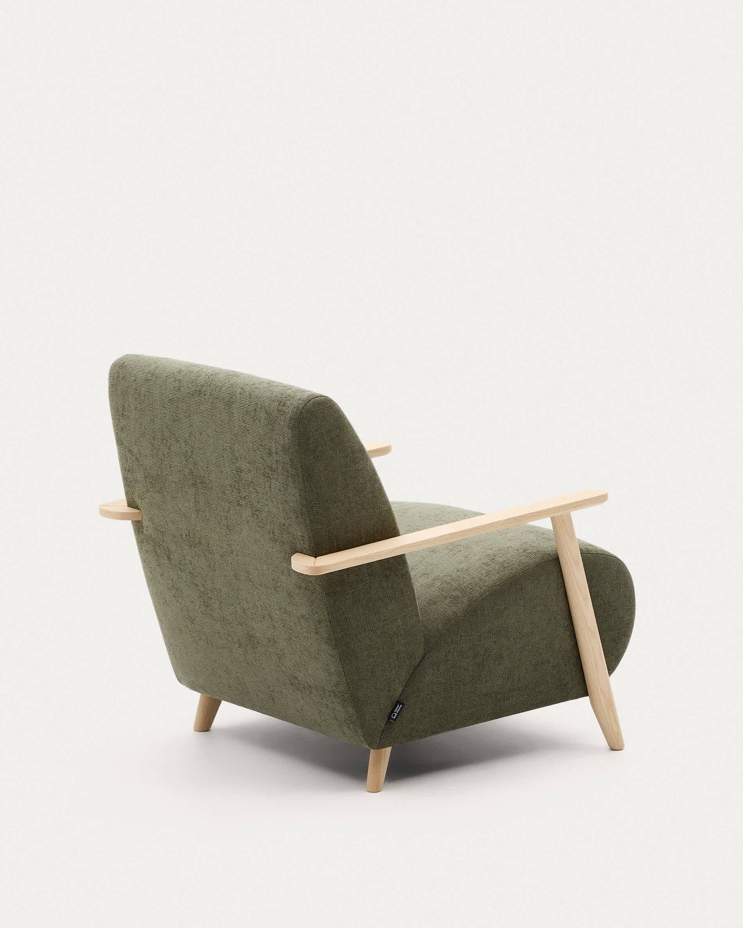 Poltrona Meghan in ciniglia verde e legno massello di frassino con finitura naturale