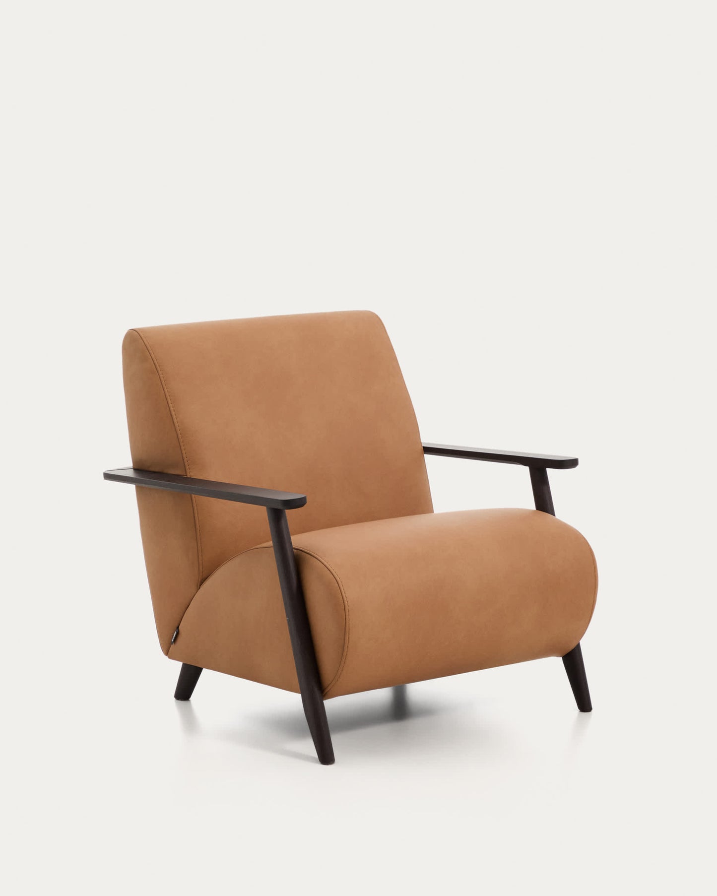 Poltrona Meghan in pelle marrone e frassino massiccio con finitura wengé FSC Mix Credit