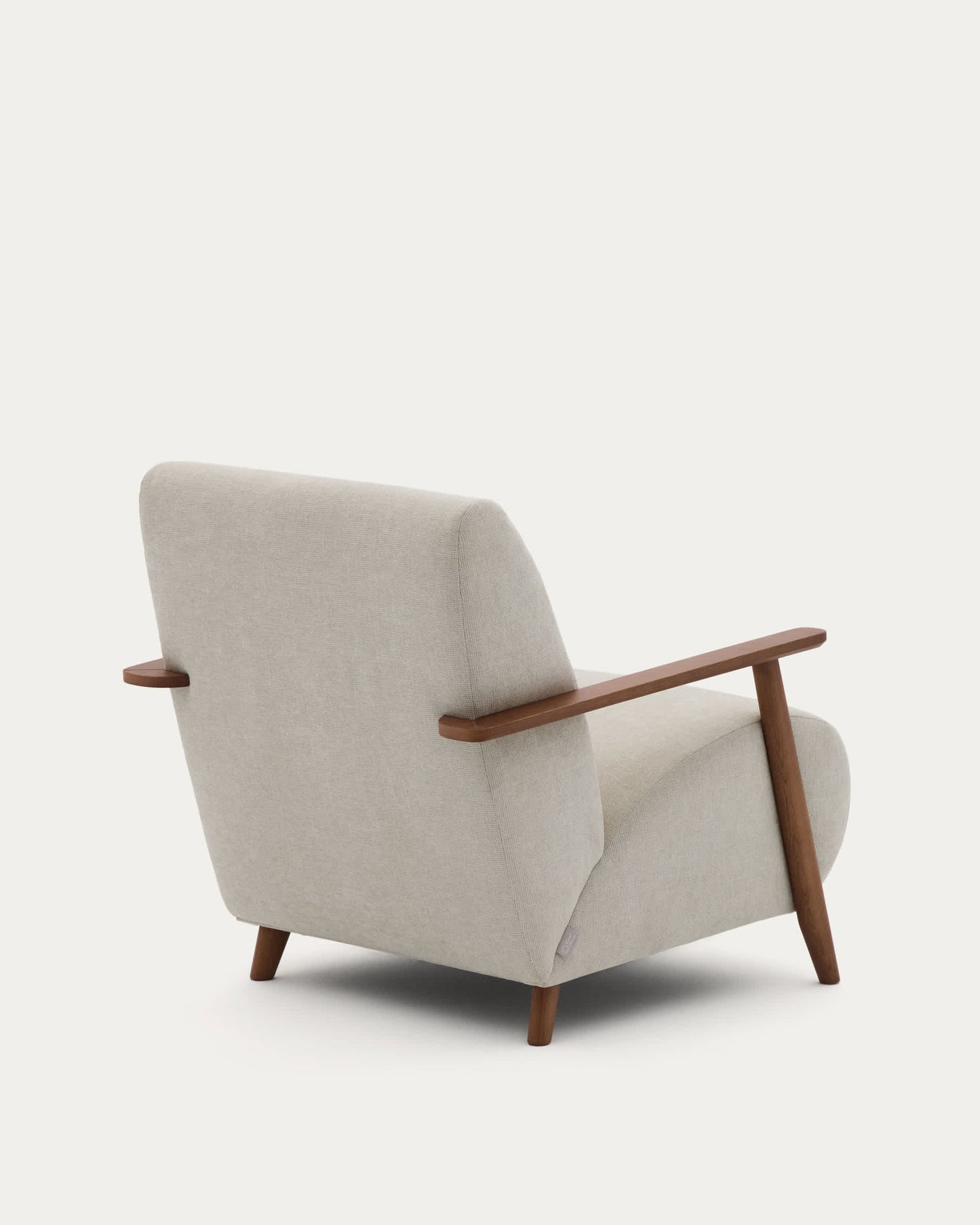 Poltrona Meghan in ciniglia perla e legno massello di frassino con finitura noce