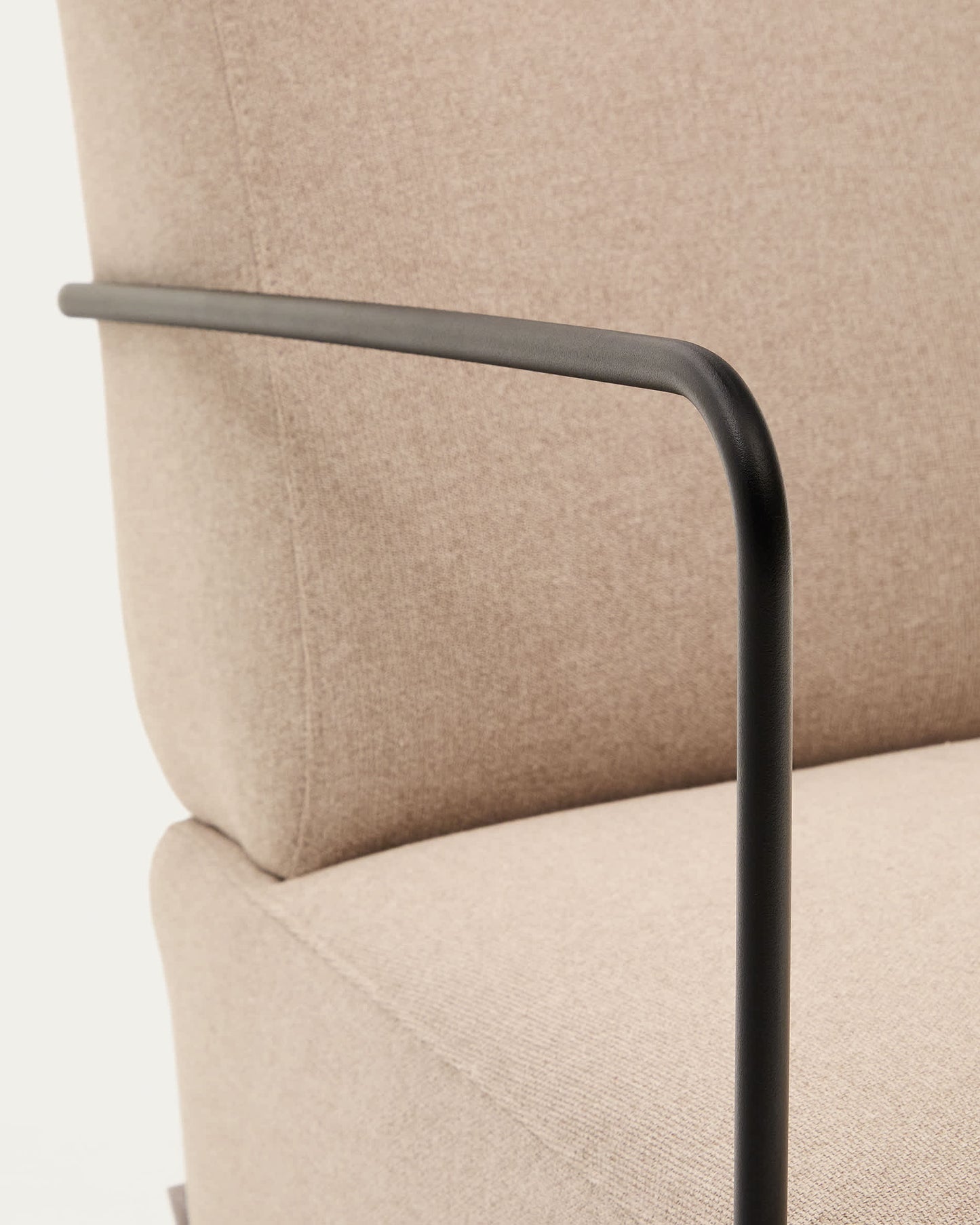 Poltrona Gamer beige e metallo con finitura verniciata nero opaco