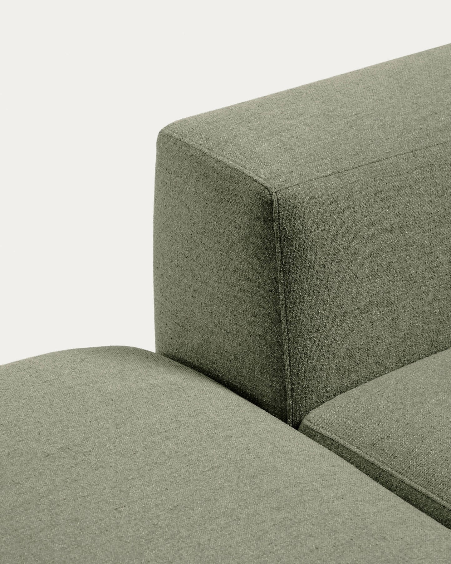 Divano Blok 3 posti con pouf terminale in ciniglia verde muschio 240 cm FSC Mix Credit