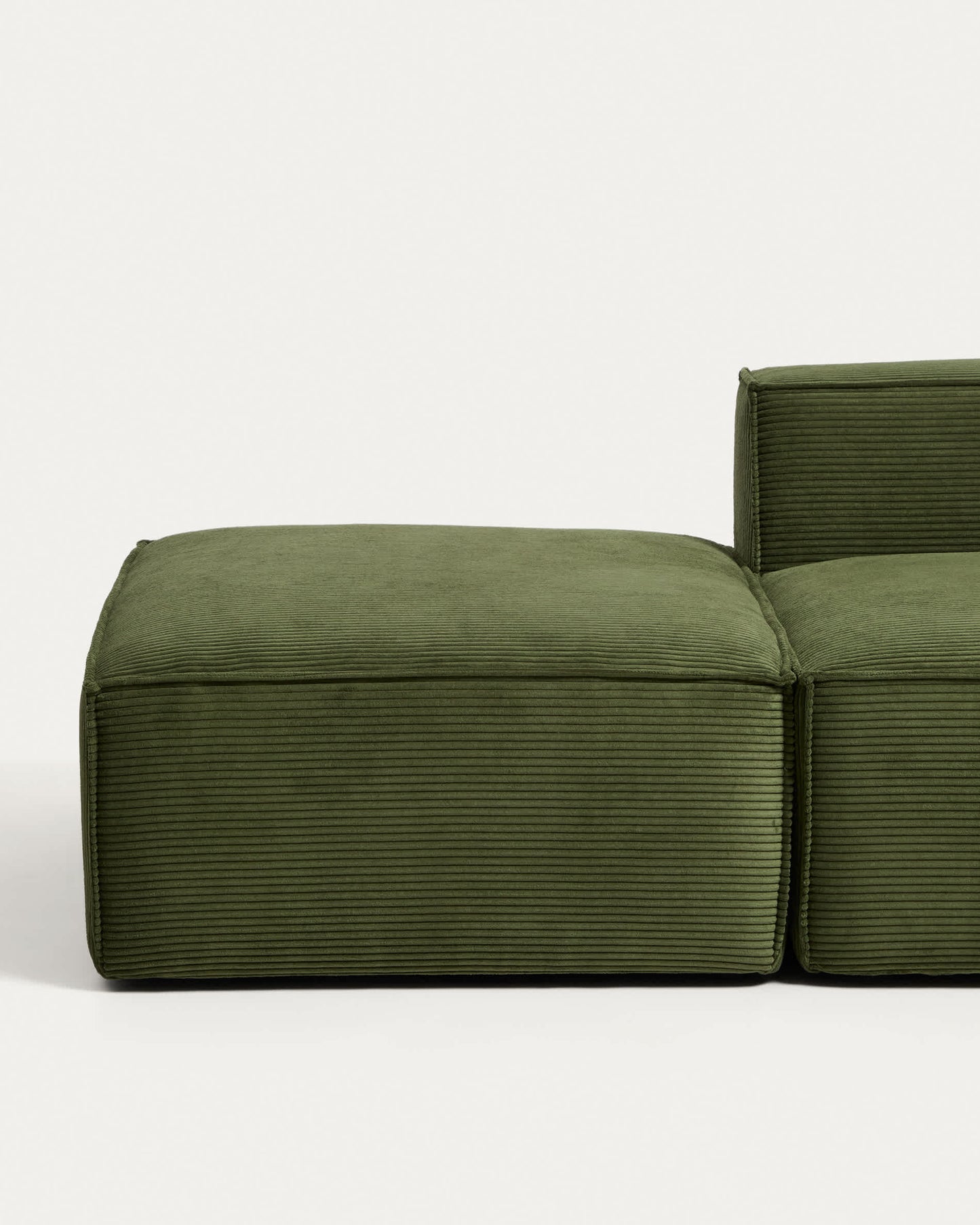 Divano Blok 3 posti con pouf terminale in velluto a coste spesso verde 270 cm FSC Mix Credit