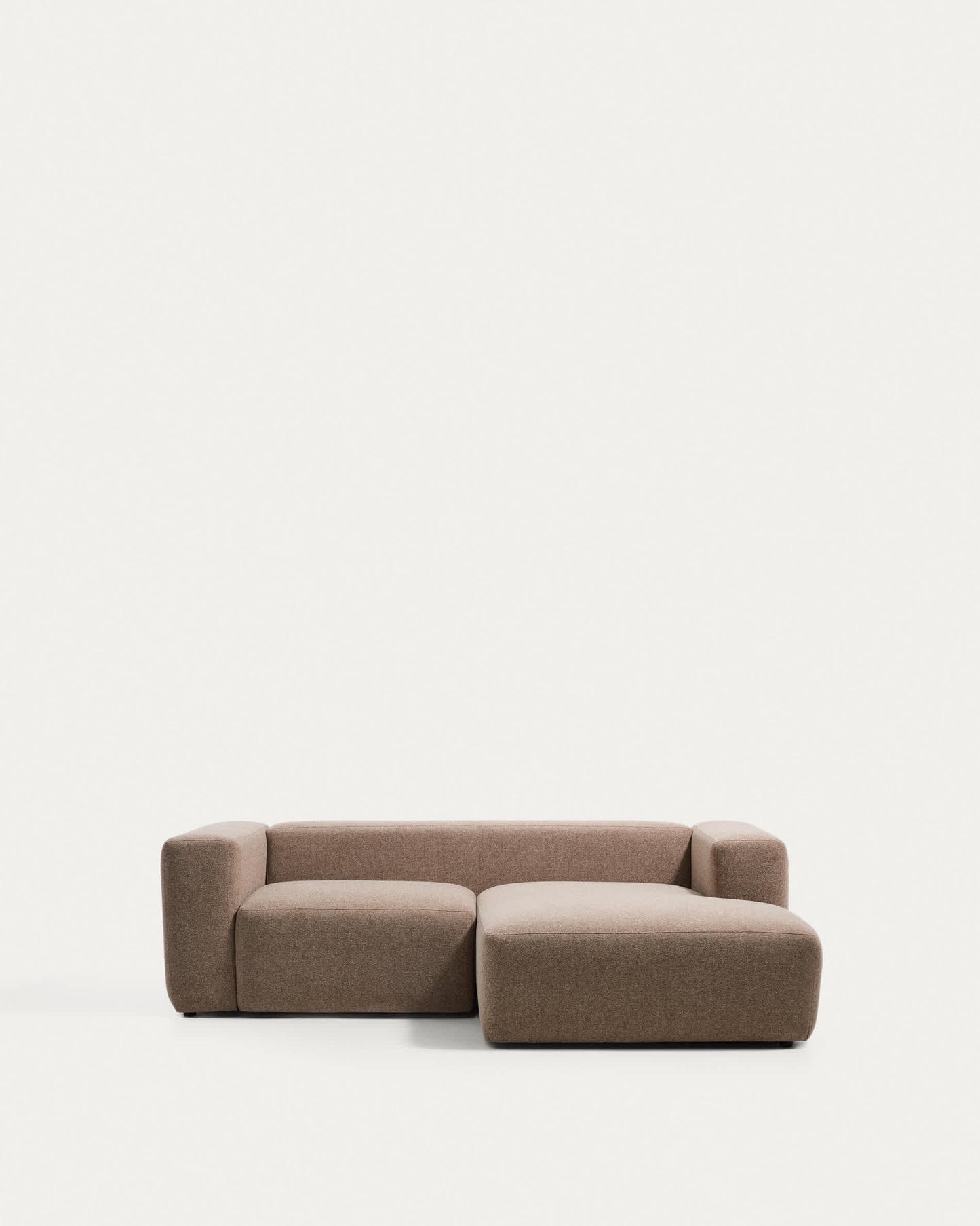 Divano Blok 2 posti in ciniglia marrone con chaise longue destra 240 cm FSC Mix Credit