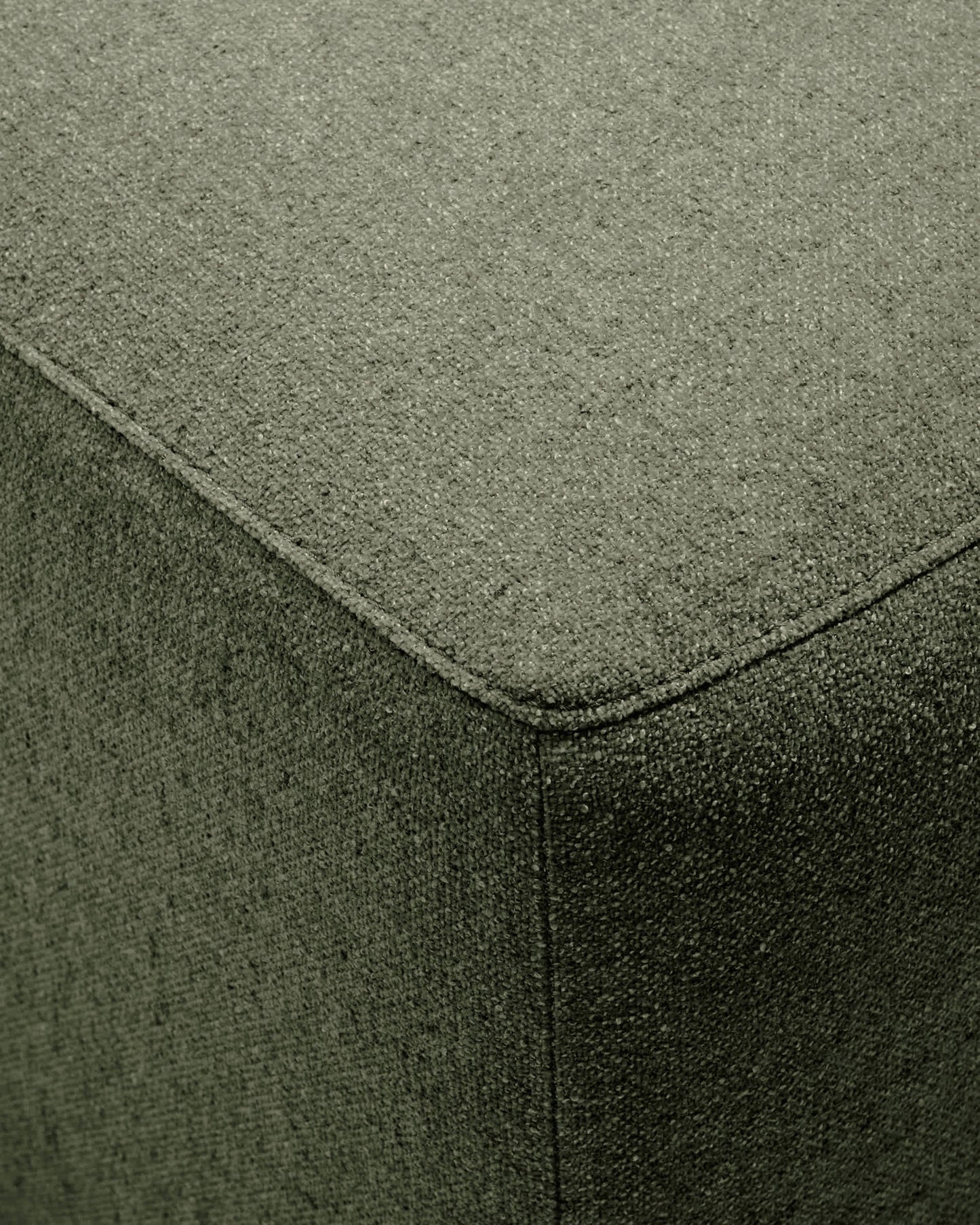 Poggiapiedi Blok in ciniglia verde muschio 90 x 74 cm FSC Mix Credit