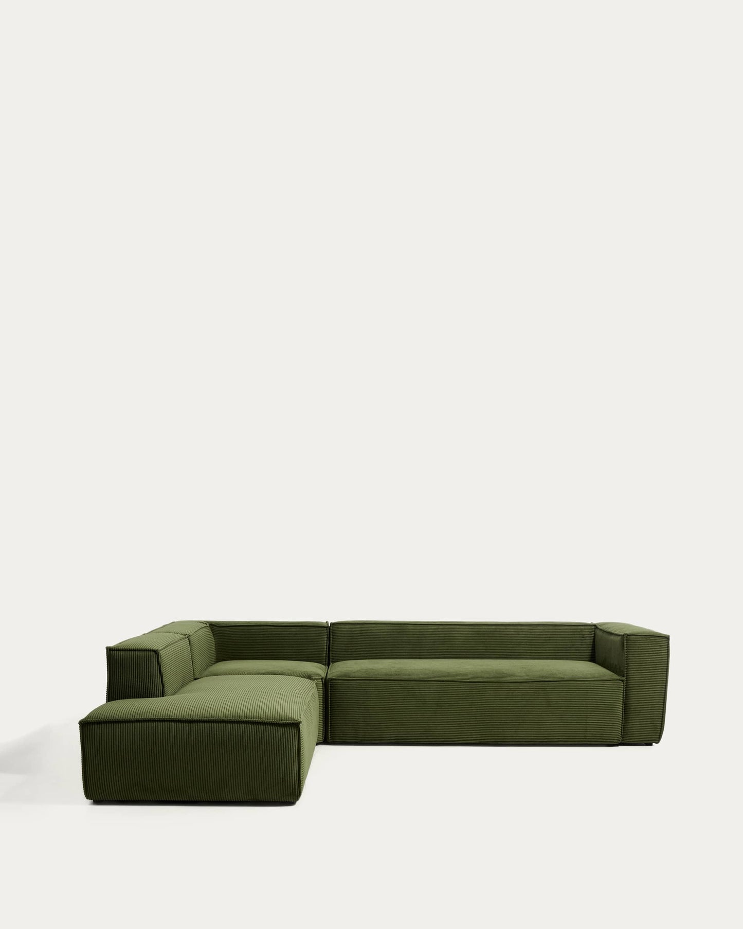 Divano ad angolo Blok 5 posti con terminale sinistro in velluto a coste spesso verde 255 x 320 cm FSC Mix Credit