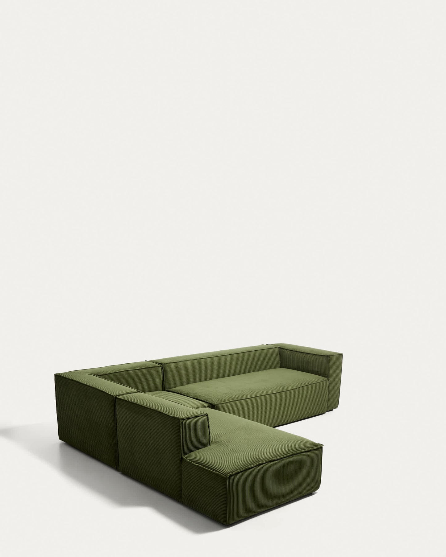 Divano ad angolo Blok 5 posti con terminale sinistro in velluto a coste spesso verde 255 x 320 cm FSC Mix Credit