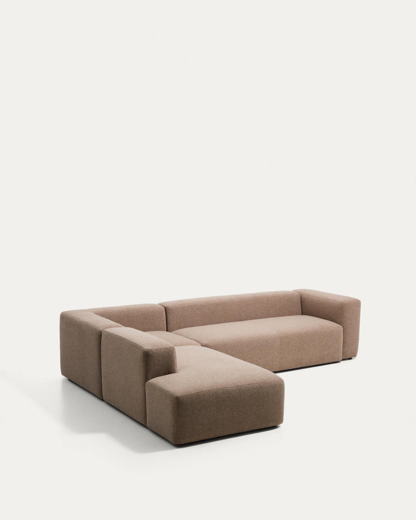 Divano ad angolo Blok 5 posti con terminale sinistro in ciniglia marrone 255 x 320 cm FSC Mix Credit