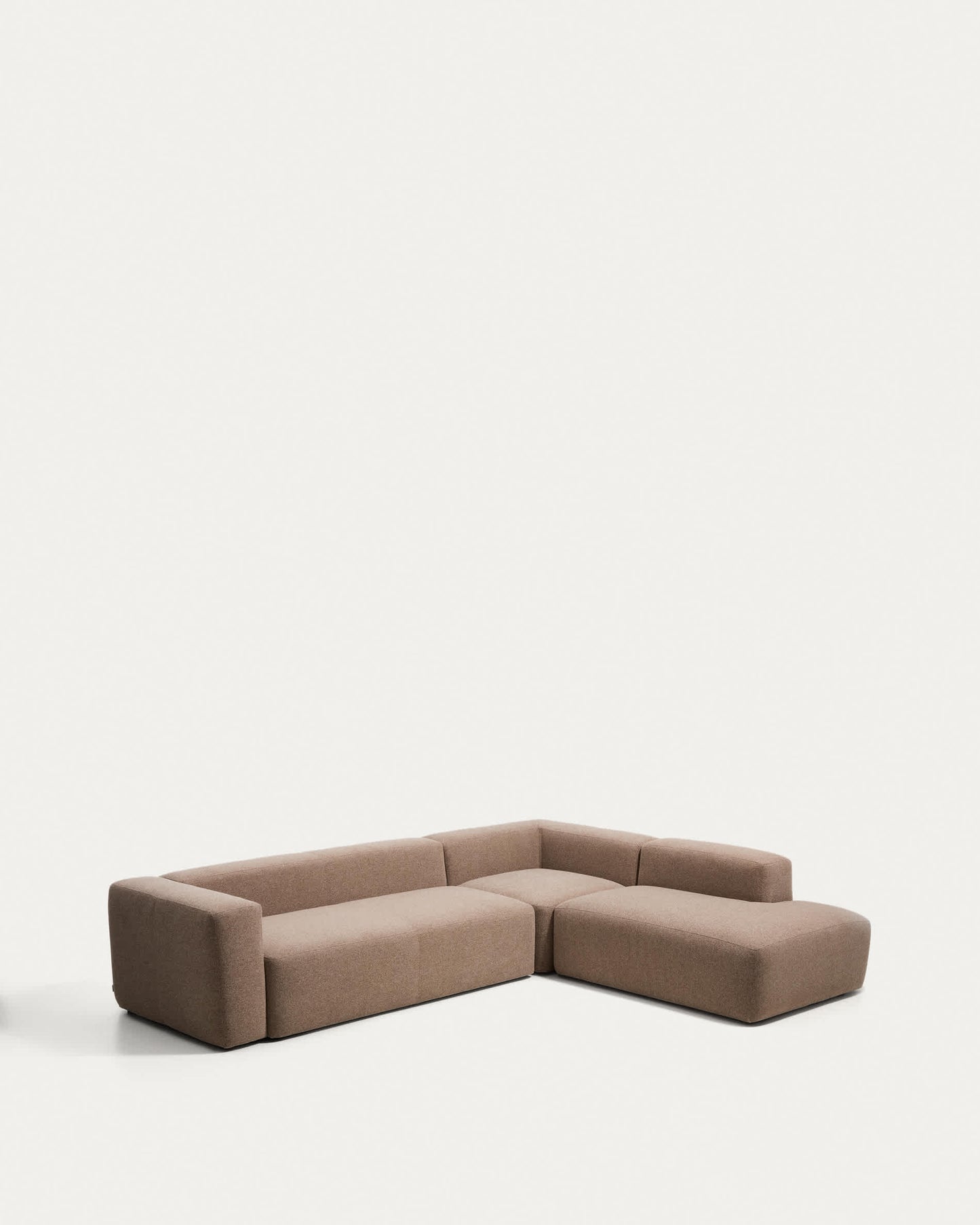 Divano ad angolo Blok 5 posti con terminale destro in ciniglia marrone 320 x 255 cm FSC Mix Credit