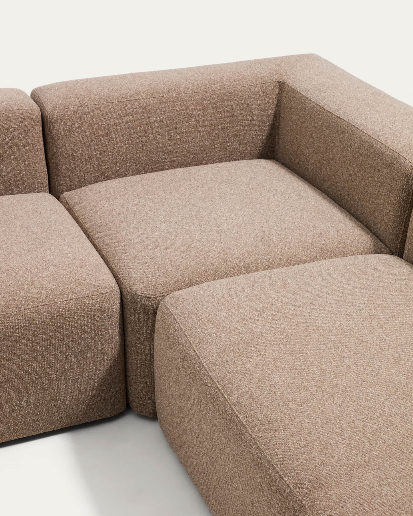 Divano ad angolo Blok 4 posti in ciniglia marrone 290 x 290 cm FSC Mix Credit