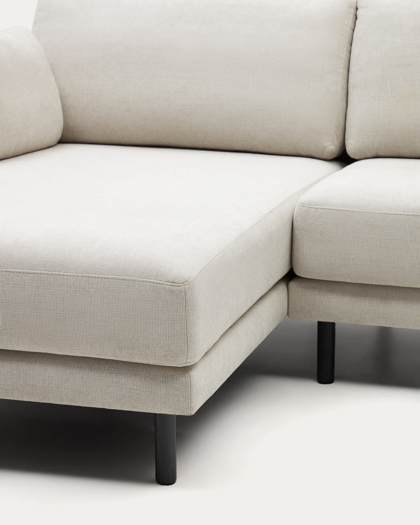 Divano 3 posti Gilma tessuto perla chaise longue destra/sinistra e piedi neri 261 cm