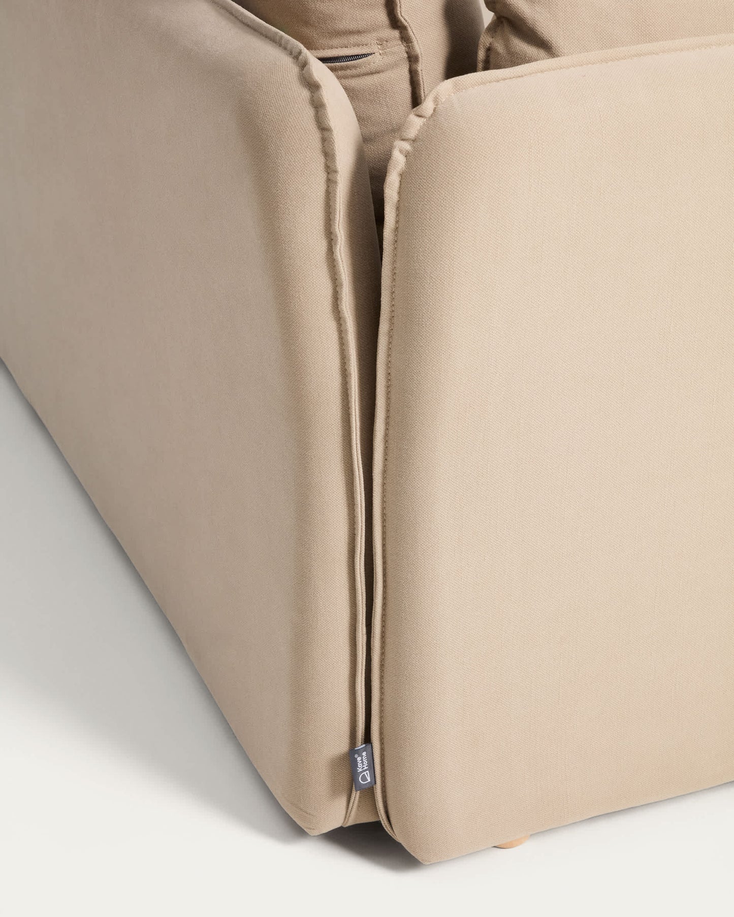 Divano letto Tanit beige con piedi in legno massello di faggio finitura naturale 210 cm