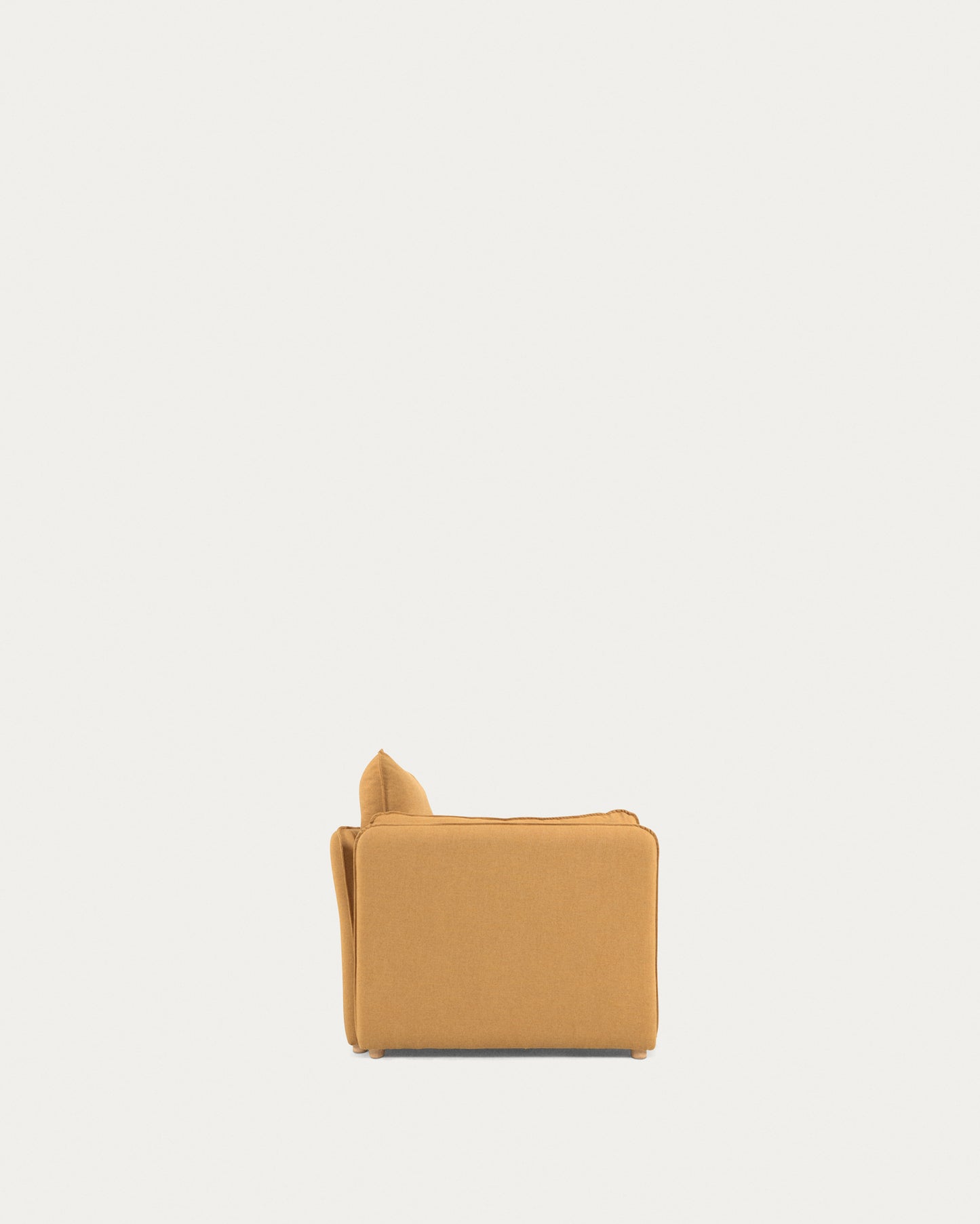 Divano letto Tanit senape con piedi in legno massello di faggio finitura naturale 210 cm