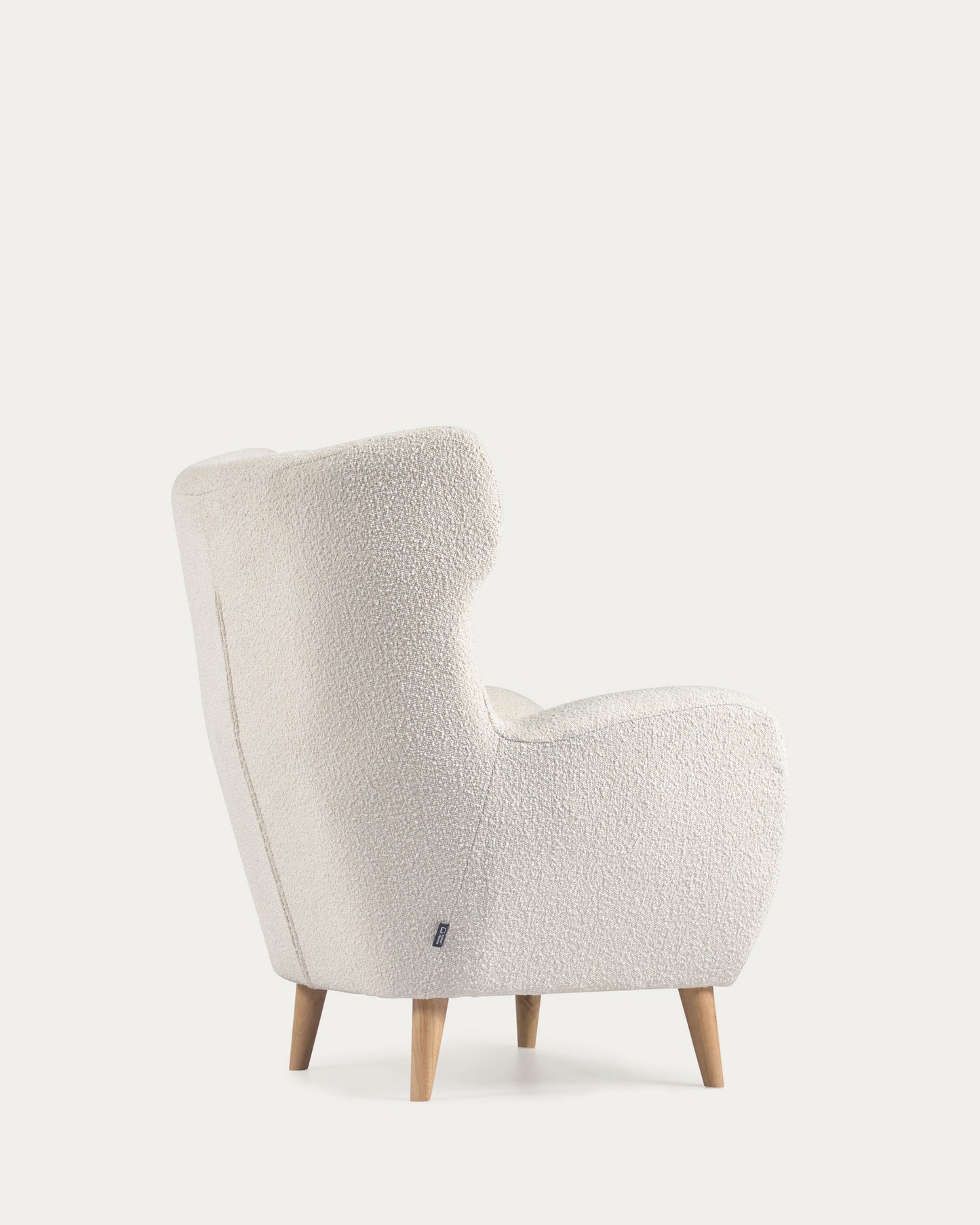 Poltrona Patio in tessuto bouclé bianco e gambe in legno massello di faggio naturale