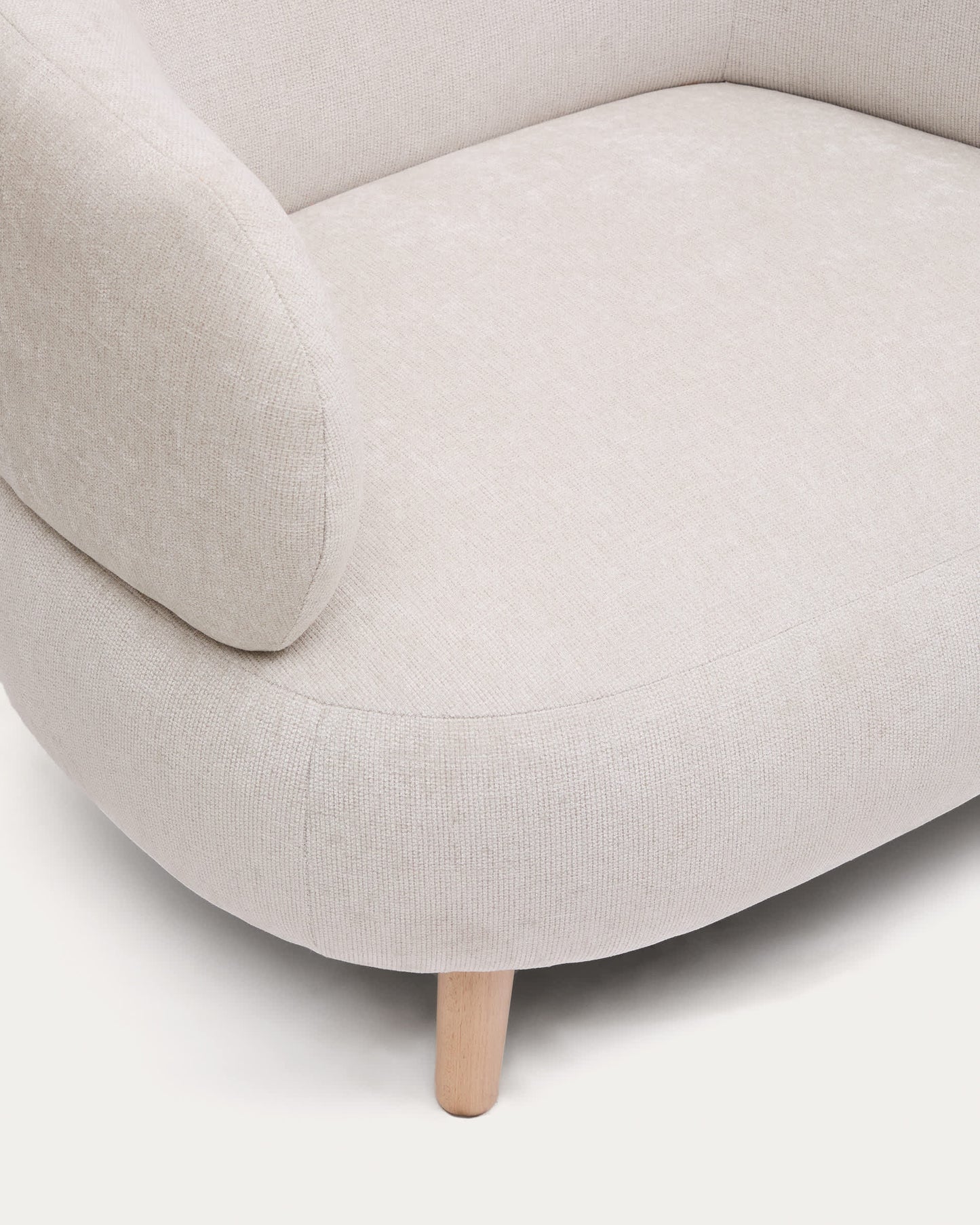 Poltrona Luisa in tessuto di ciniglia perla in legno massiccio di faggio 90 cm