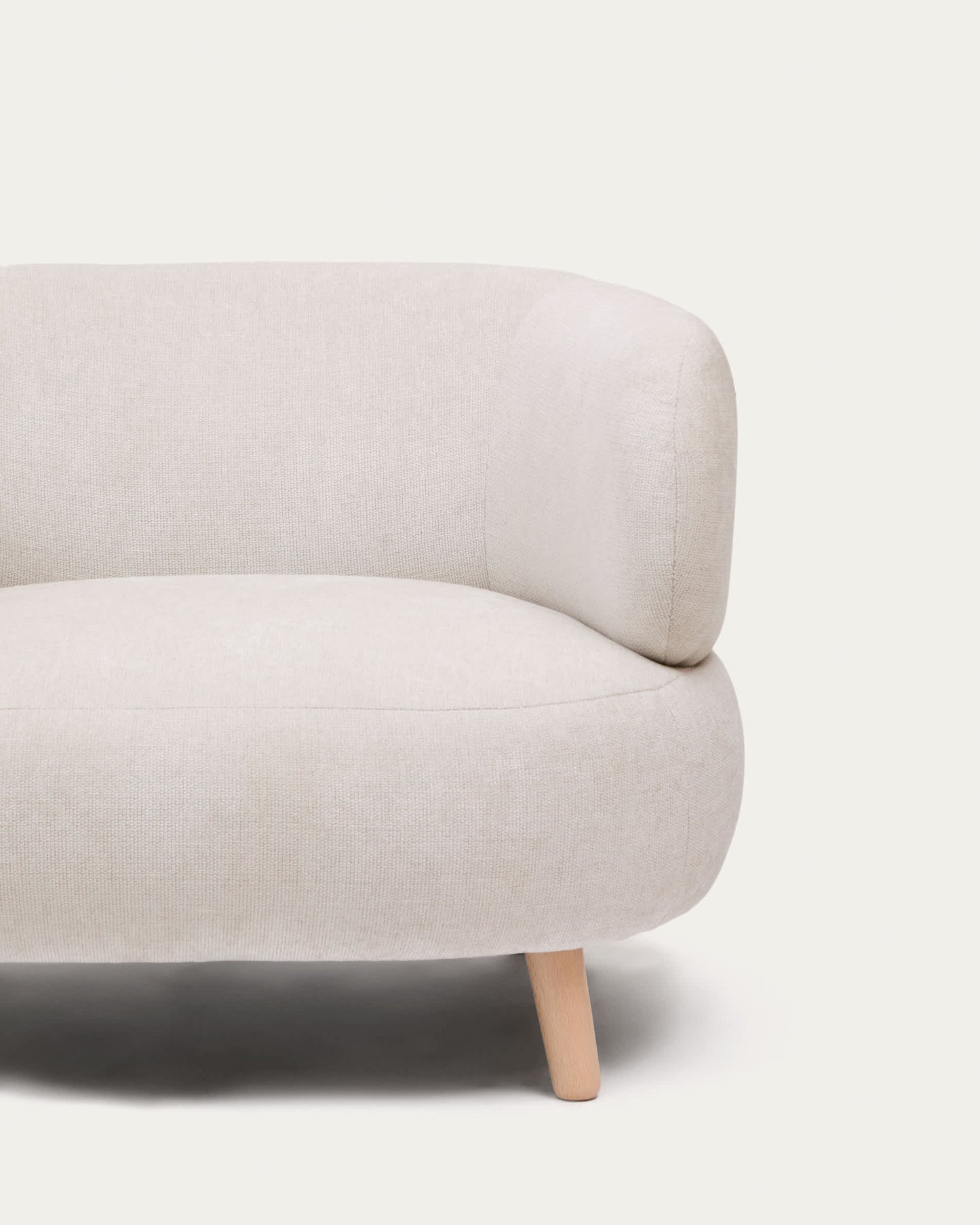 Poltrona Luisa in tessuto di ciniglia perla in legno massiccio di faggio 90 cm