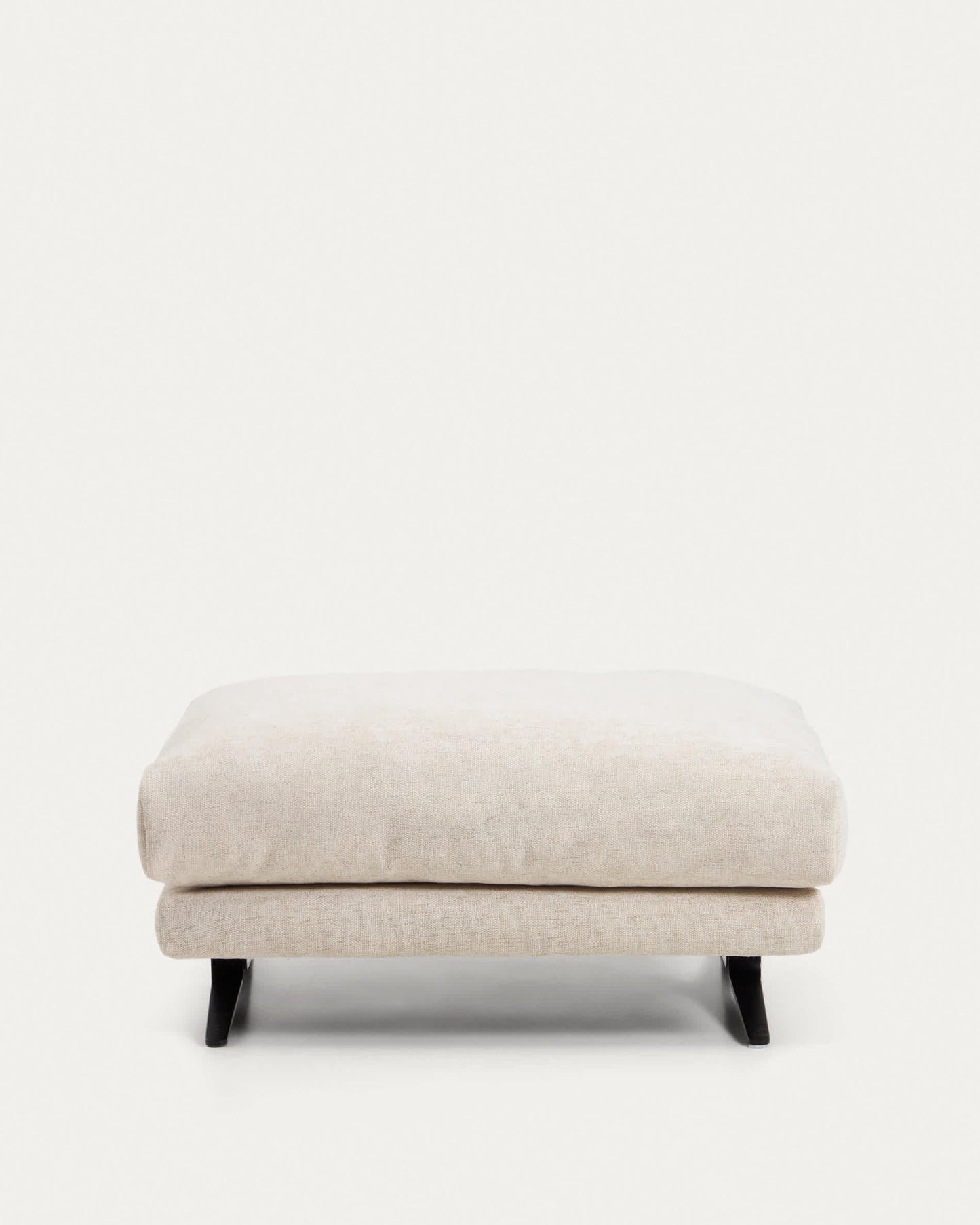 Poggiapiedi Veliro in ciniglia beige con gambe in acciaio finitura nera 85 x 90 cm FSC Mix Credit
