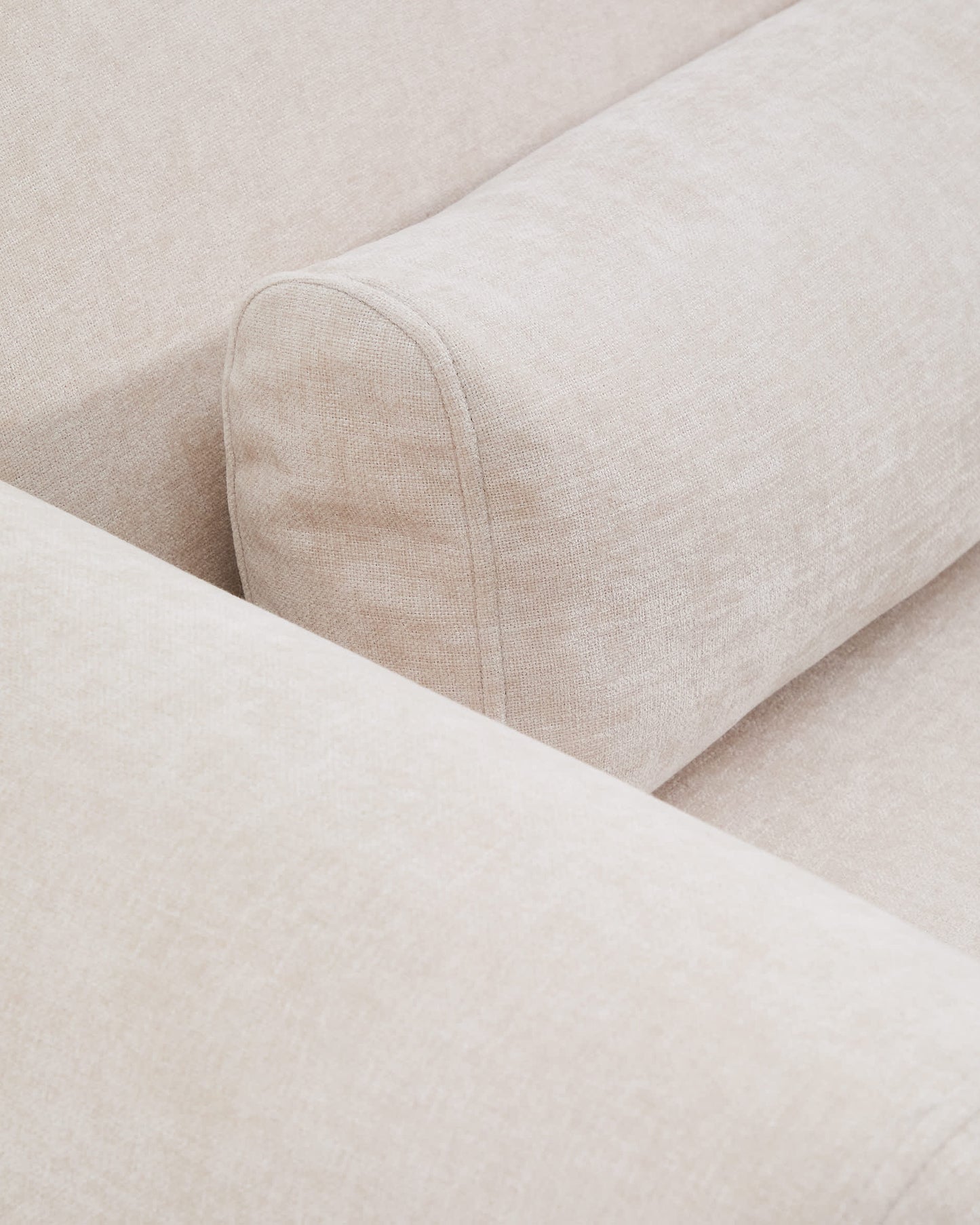 Divano Lares 6 posti con sedute scorrevoli motorizzate e poggiatesta reclinabile in ciniglia beige 410 cm