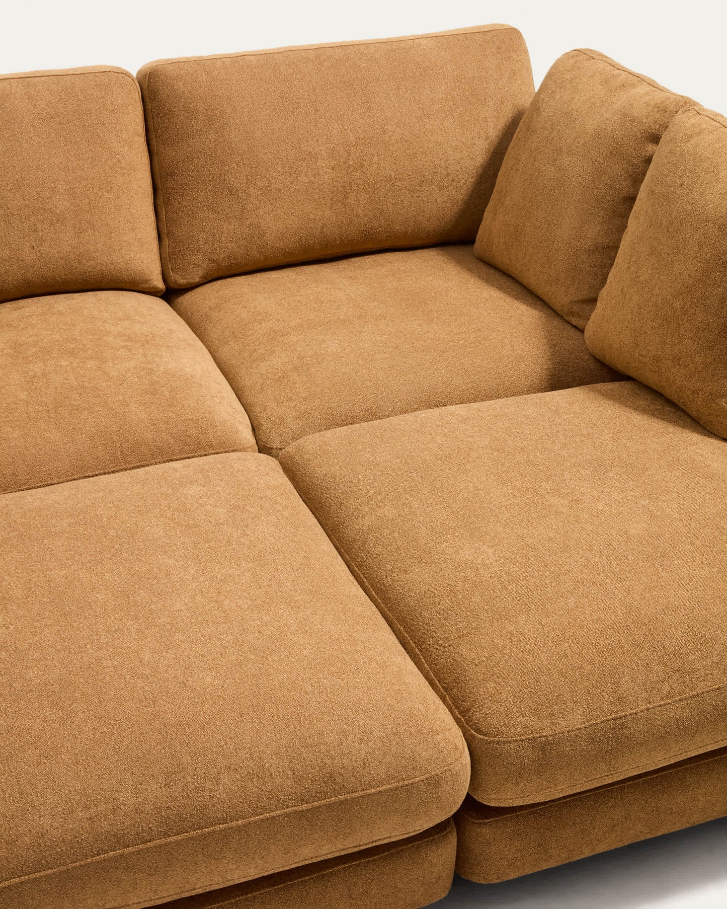 Divano Gala 3 posti in micro bouclé con chaise longue doppia color senape FSC Mix Credit, 210 cm
