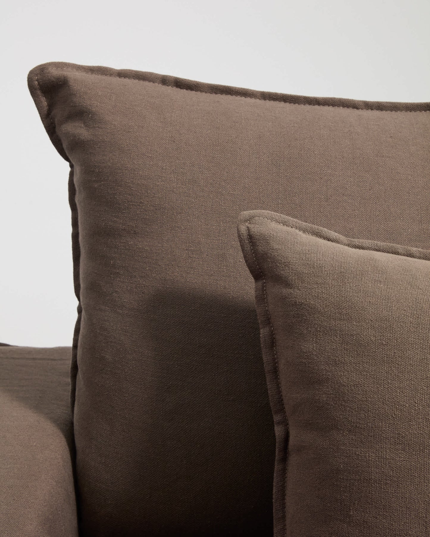 Poltrona sfoderabile Anarela in 100% lino tortora 130 cm FSC Mix Credit