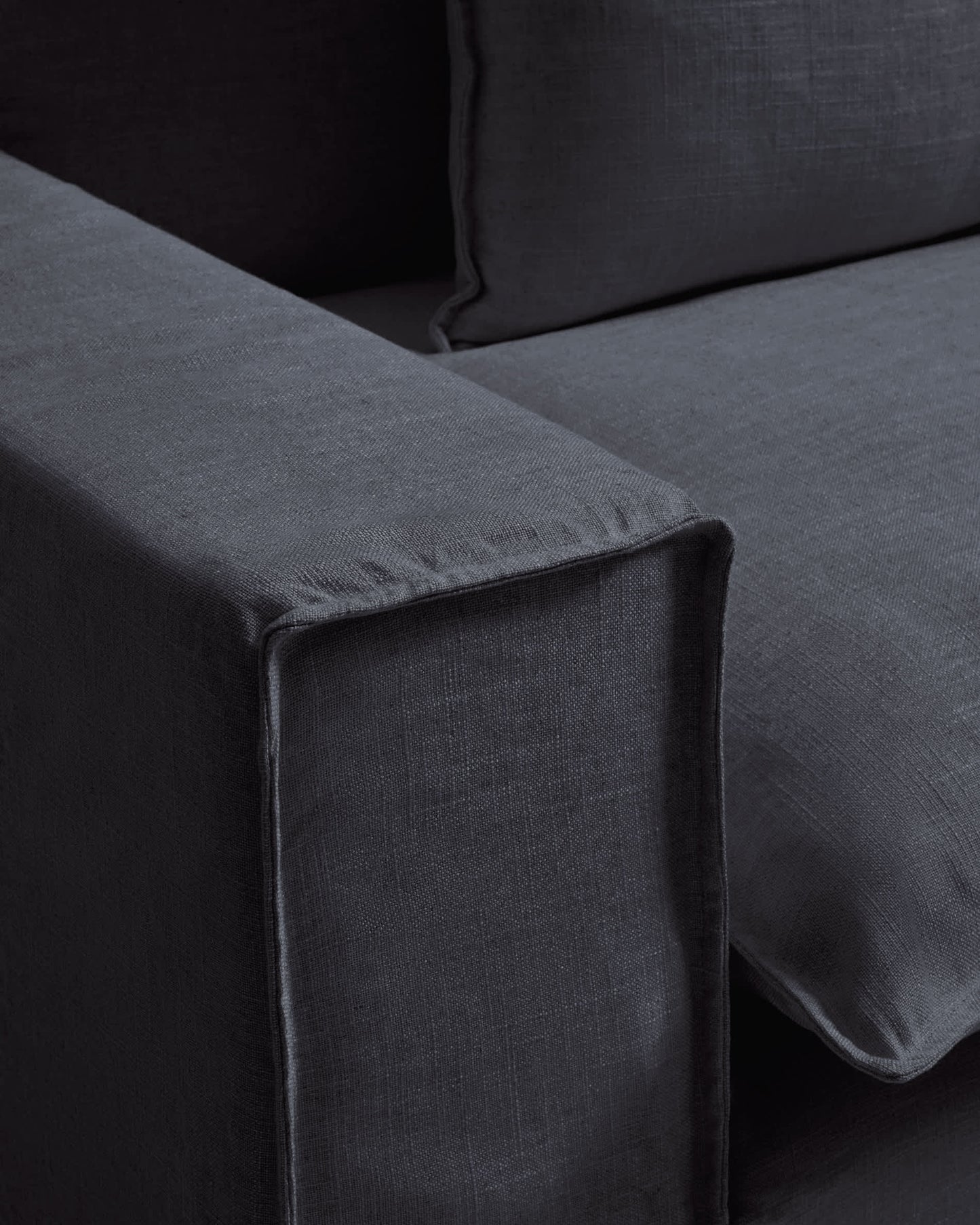Poltrona sfoderabile Anarela in lino e viscosa grigio scuro 150 cm FSC Mix Credit