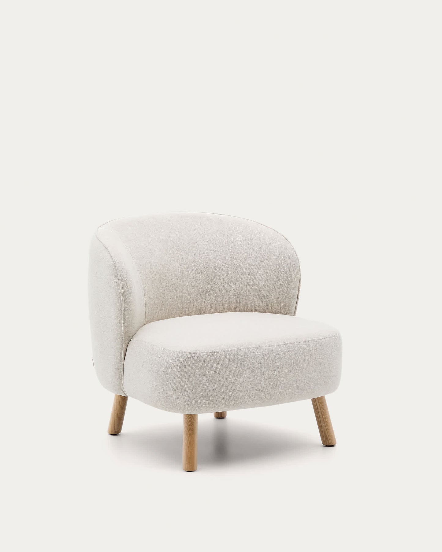 Poltrona Ulit in ciniglia beige e piedi in legno massello di faggio finitura naturale