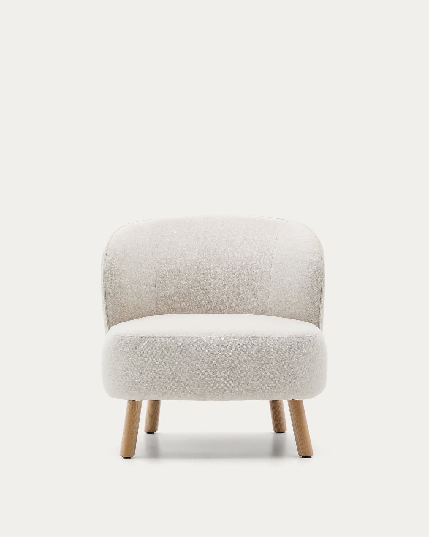 Poltrona Ulit in ciniglia beige e piedi in legno massello di faggio finitura naturale