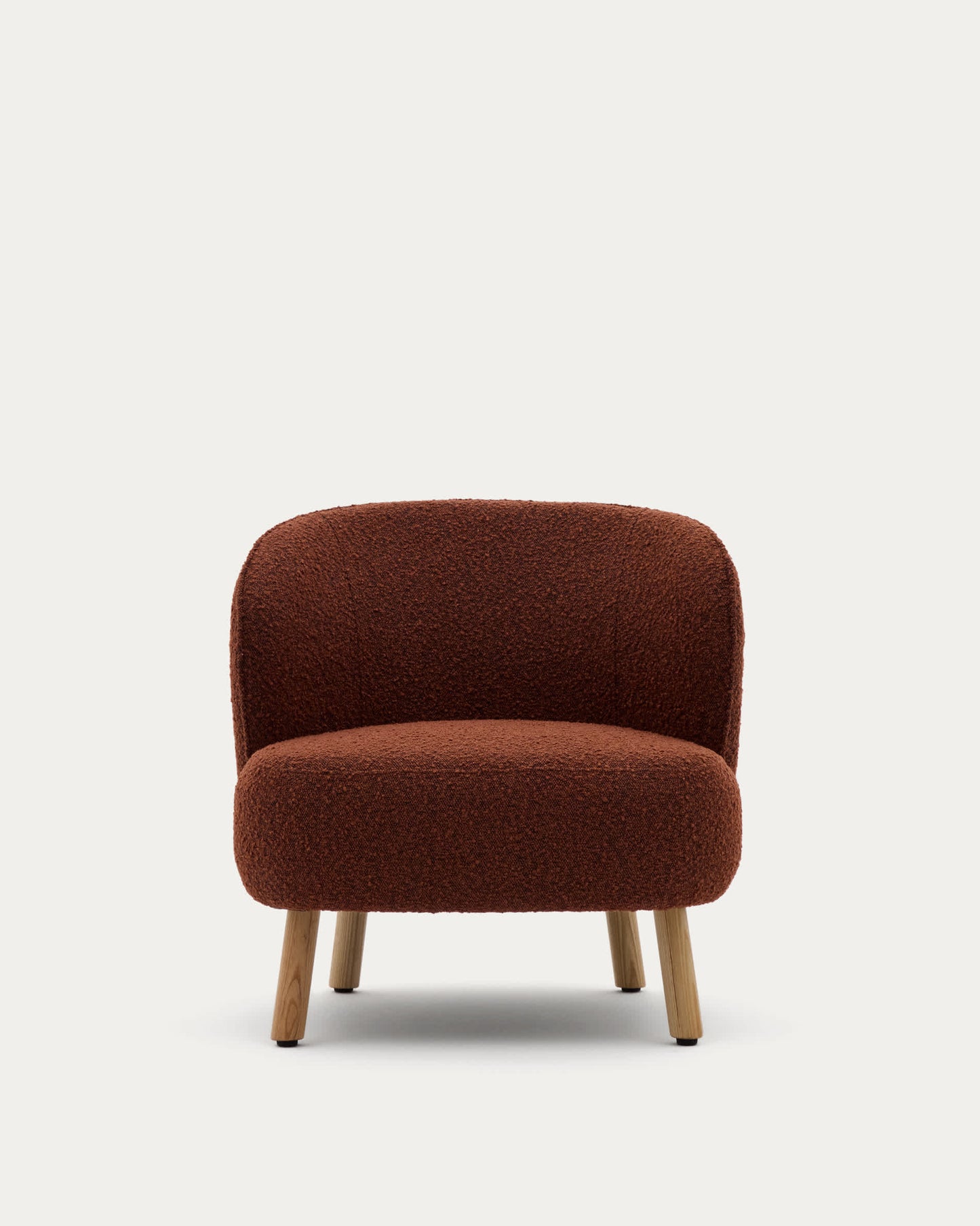 Poltrona Ulit in shearling terracotta e piedi in legno massello di faggio finitura naturale