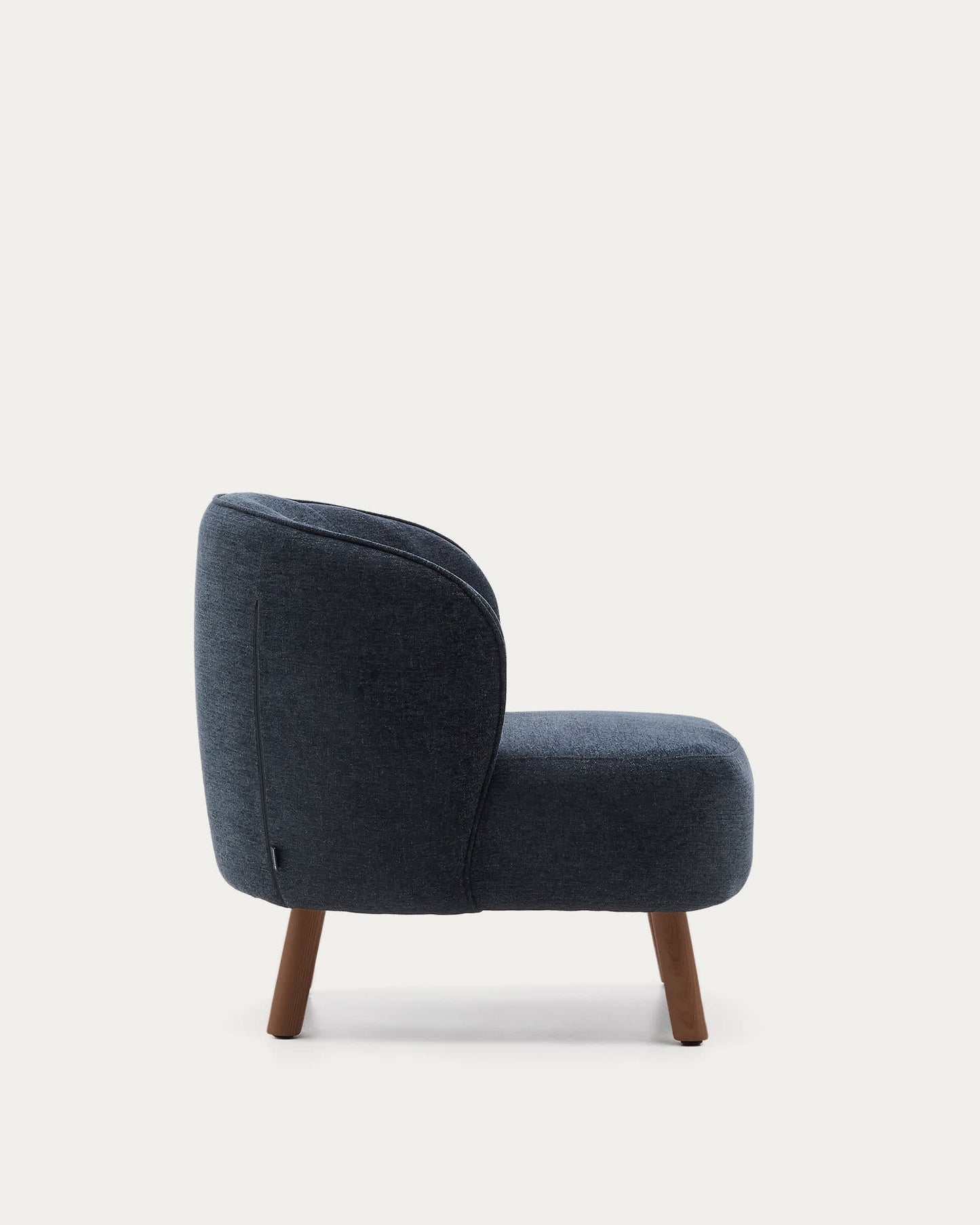 Poltrona Ulit in ciniglia blu-grigio e gambe in legno massiccio di frassino con finitura color noce