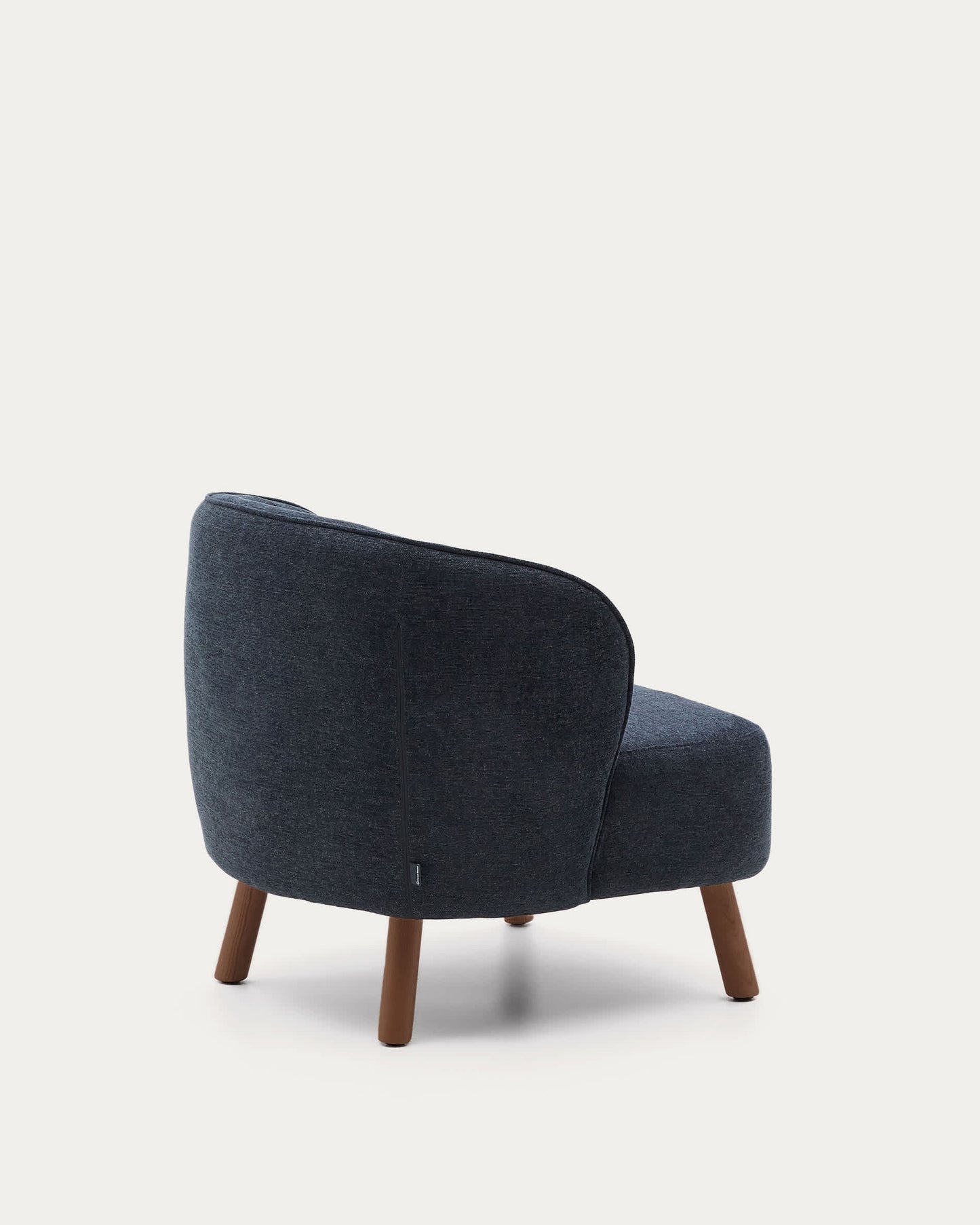 Poltrona Ulit in ciniglia blu-grigio e gambe in legno massiccio di frassino con finitura color noce