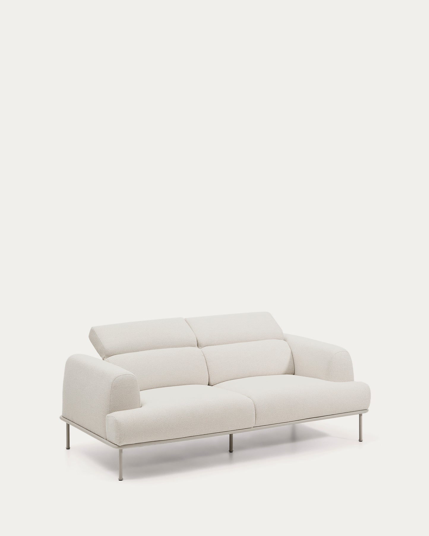 Divano Aurum 2 posti in ciniglia écru con testiera reclinabile e base in metallo beige opaco 214 cm