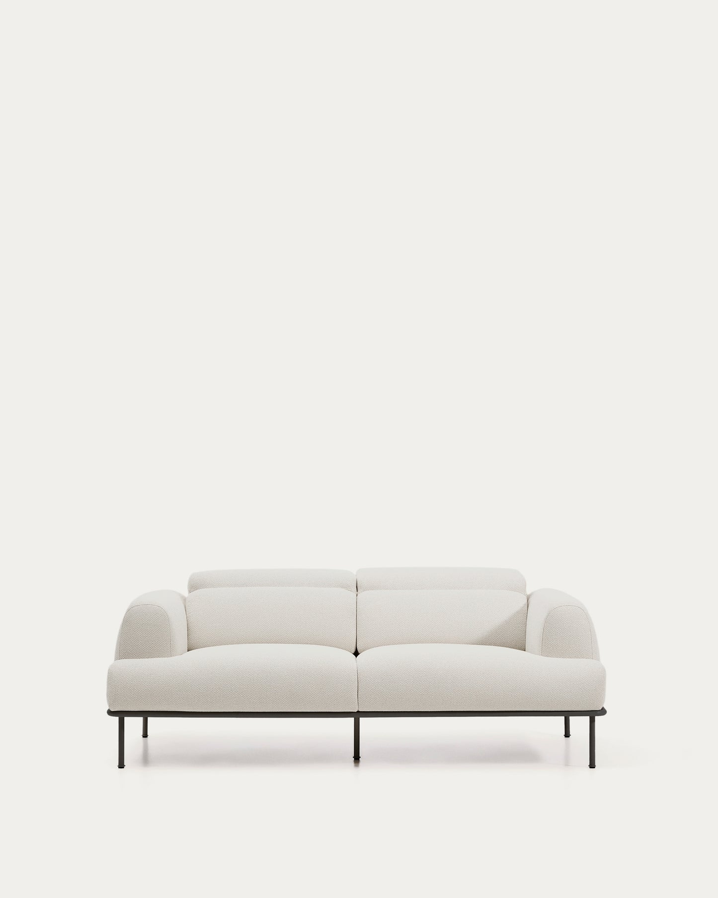 Divano Aurum 2 posti in ciniglia écru con testiera reclinabile e base in metallo grigio opaco 214 cm