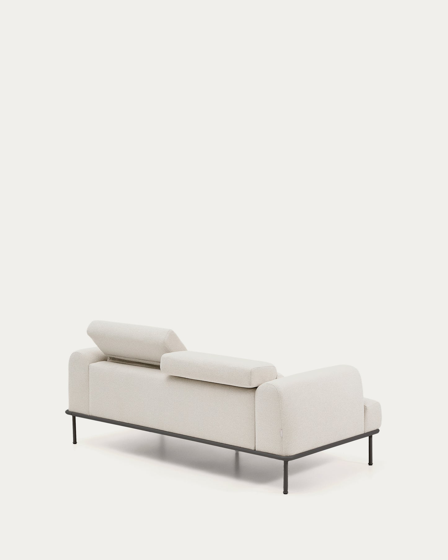 Divano Aurum 2 posti in ciniglia écru con testiera reclinabile e base in metallo grigio opaco 214 cm
