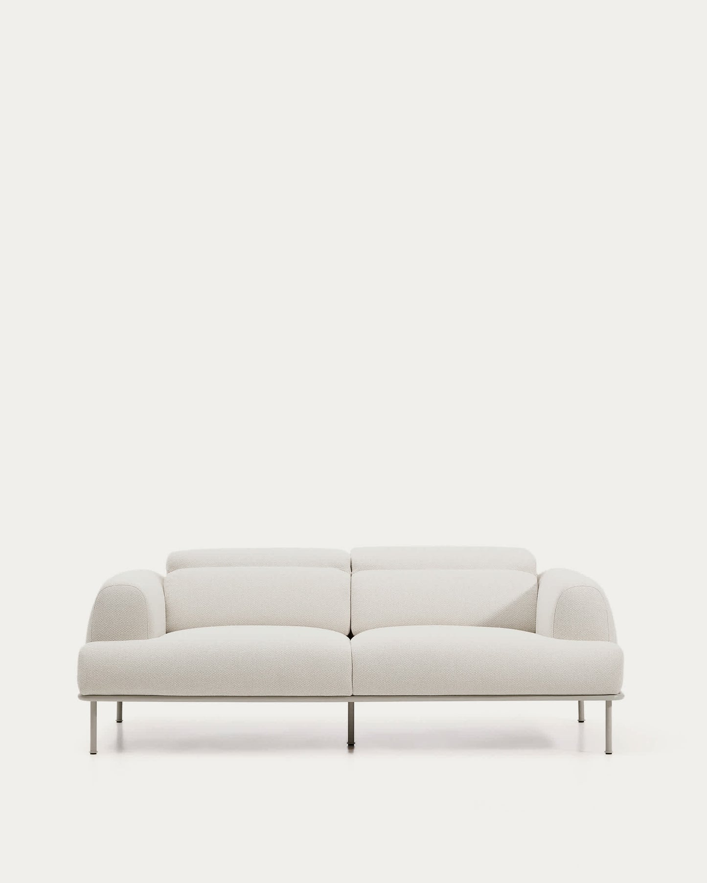 Divano Aurum a 3 posti con poggiatesta reclinabile e base in metallo beige opaco 234 cm