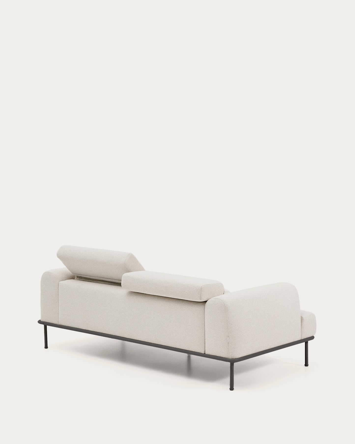 Divano Aurum a 3 posti con poggiatesta reclinabile e base in metallo grigio opaco 234 cm