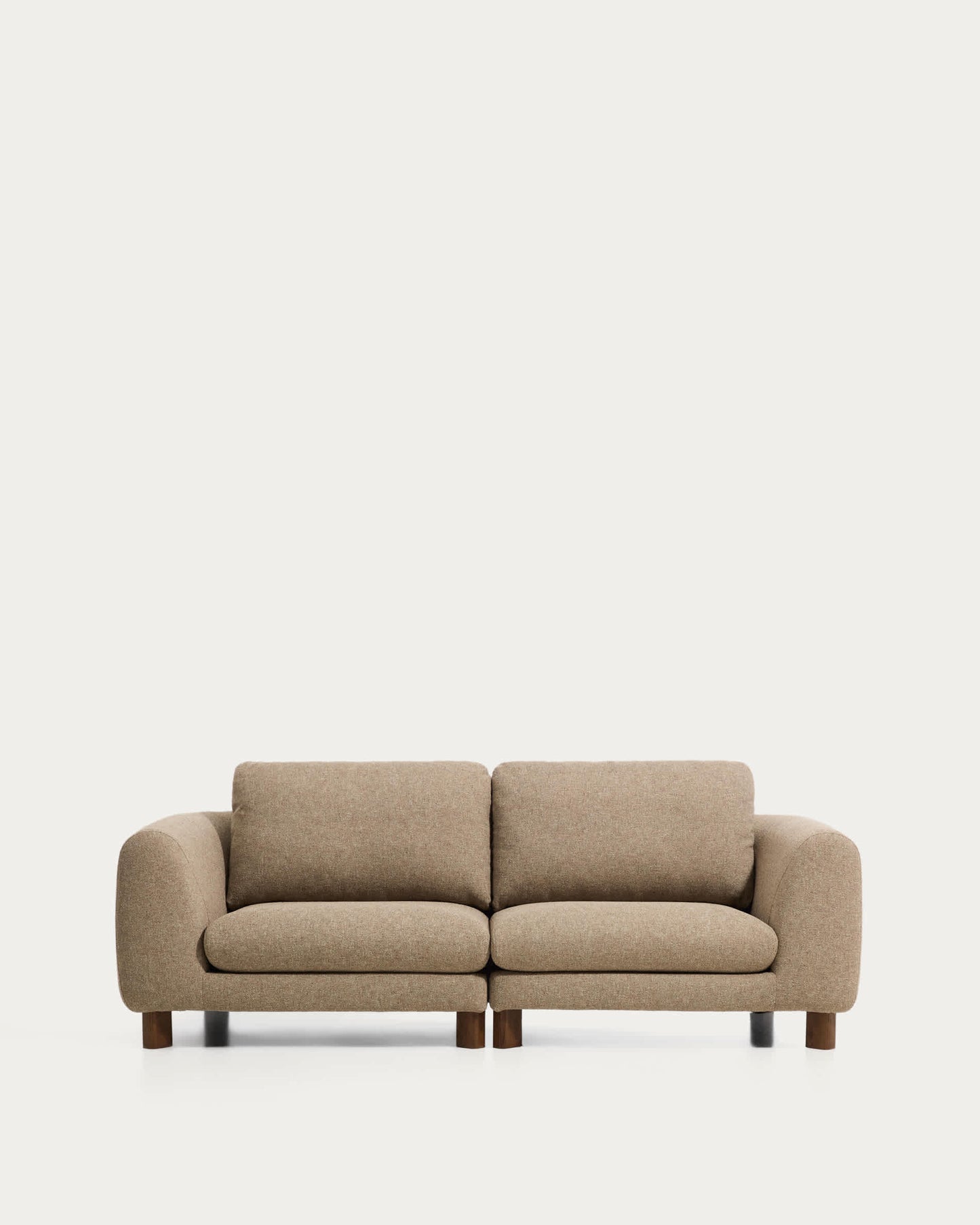 Divano Vera 3 posti marrone chiaro con gambe in legno massiccio di frassino con finitura in noce 230 cm FSC Mix Credit