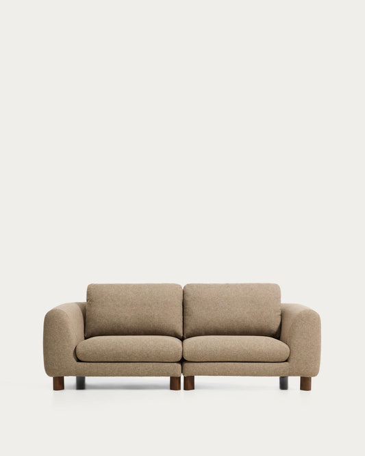 Divano Vera 3 posti marrone chiaro con gambe in legno massiccio di frassino con finitura in noce 230 cm FSC Mix Credit